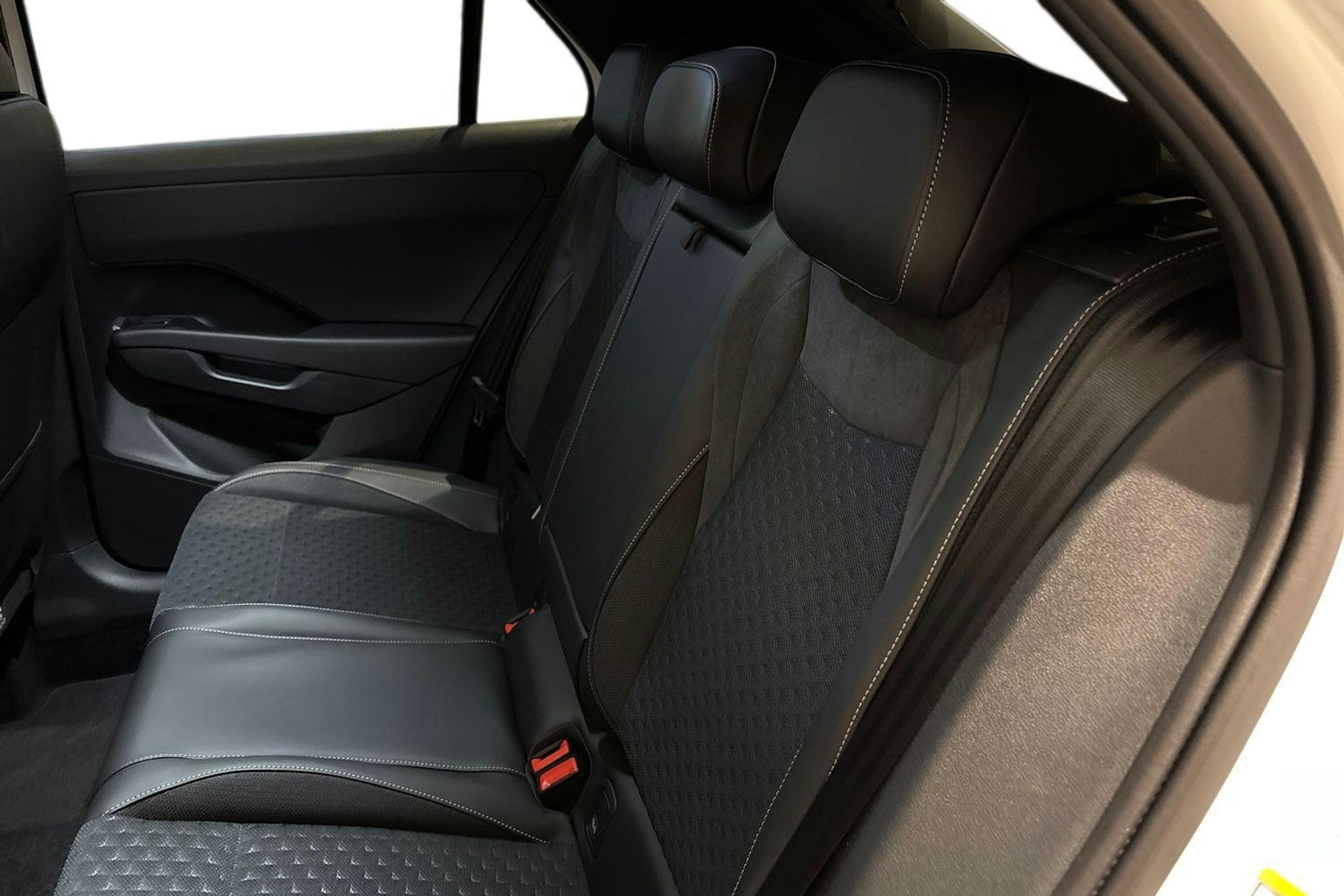 valkoinen Volkswagen T-Roc 2026 kuva 8.