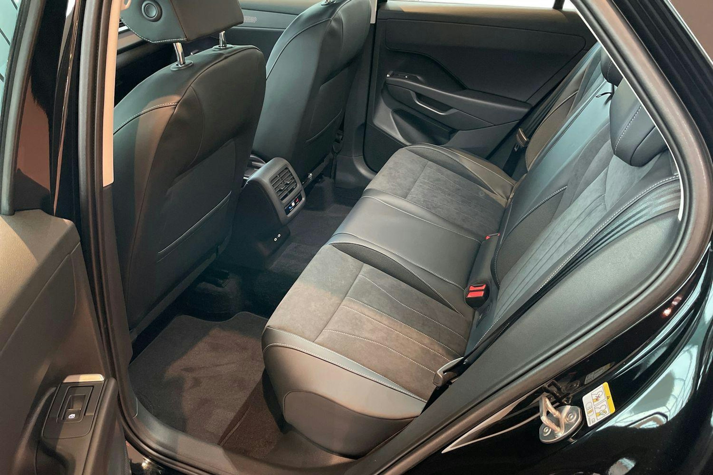 musta Volkswagen T-Roc 2026 kuva 8.