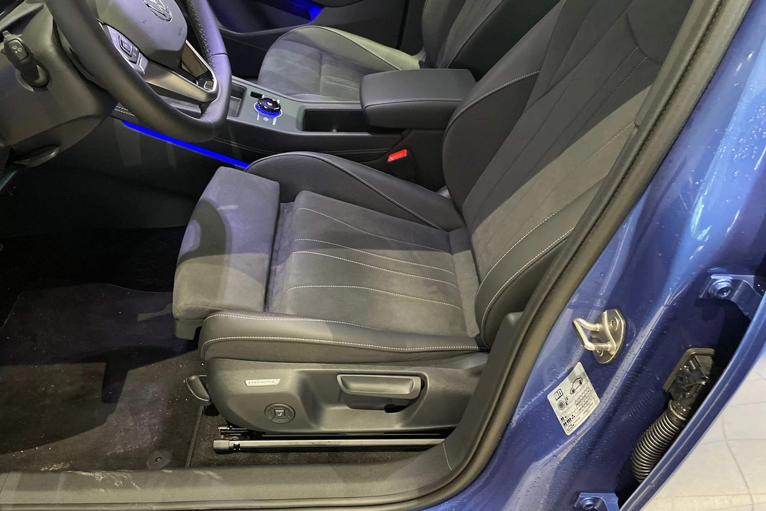 met. sininen Volkswagen T-Roc 2026 kuva 11.