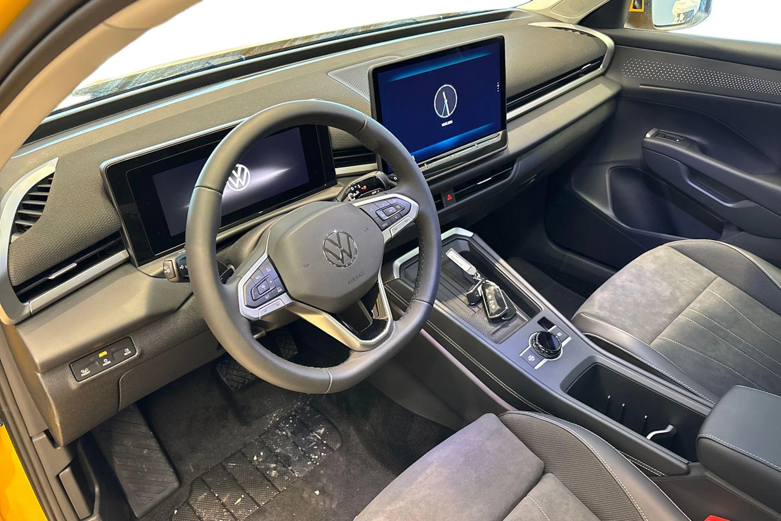 keltainen Volkswagen T-Roc 2026 kuva 6.