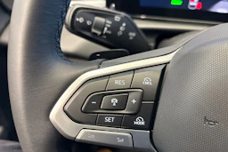 keltainen Volkswagen T-Roc 2026 kuva 22.