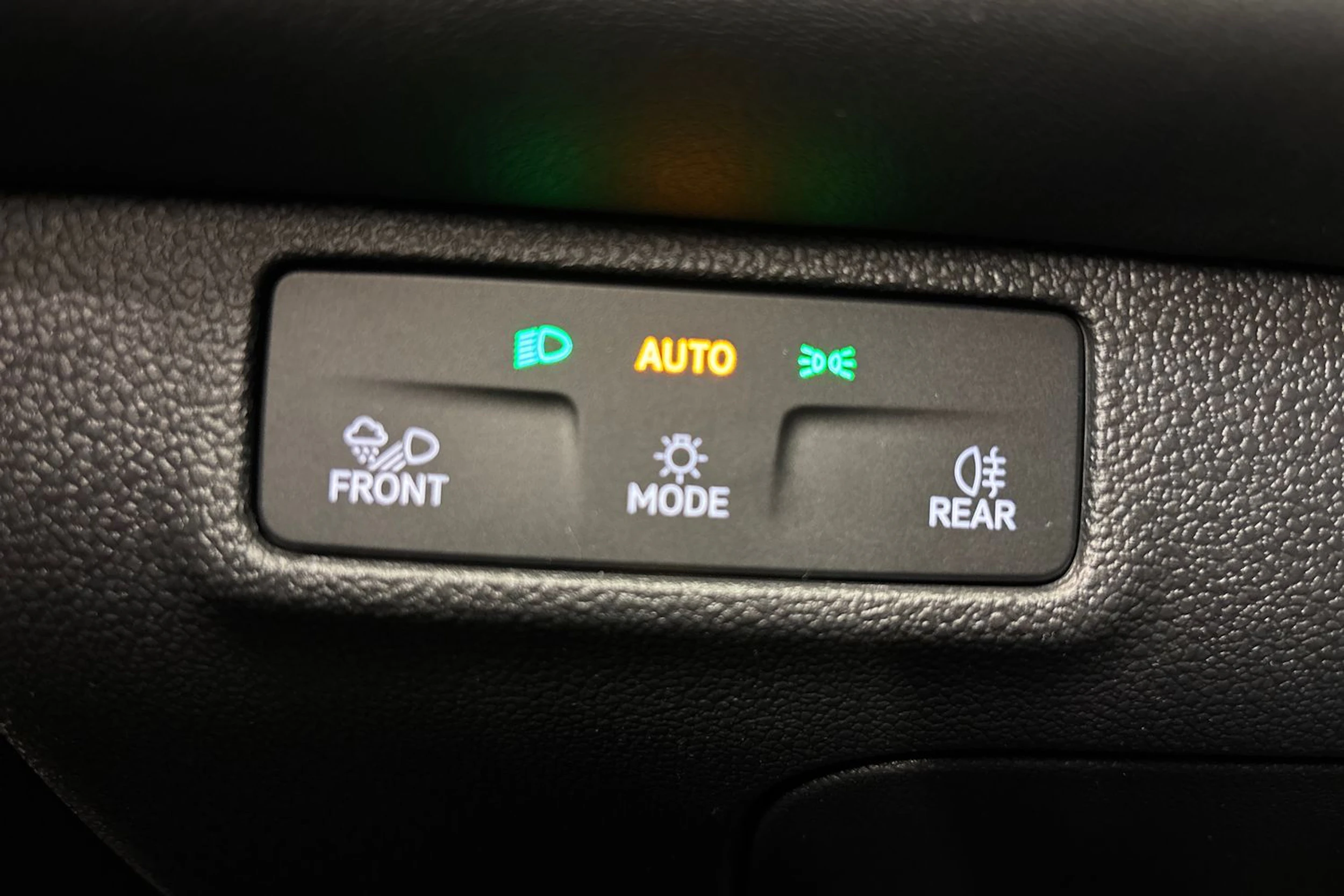 keltainen Volkswagen T-Roc 2026 kuva 24.