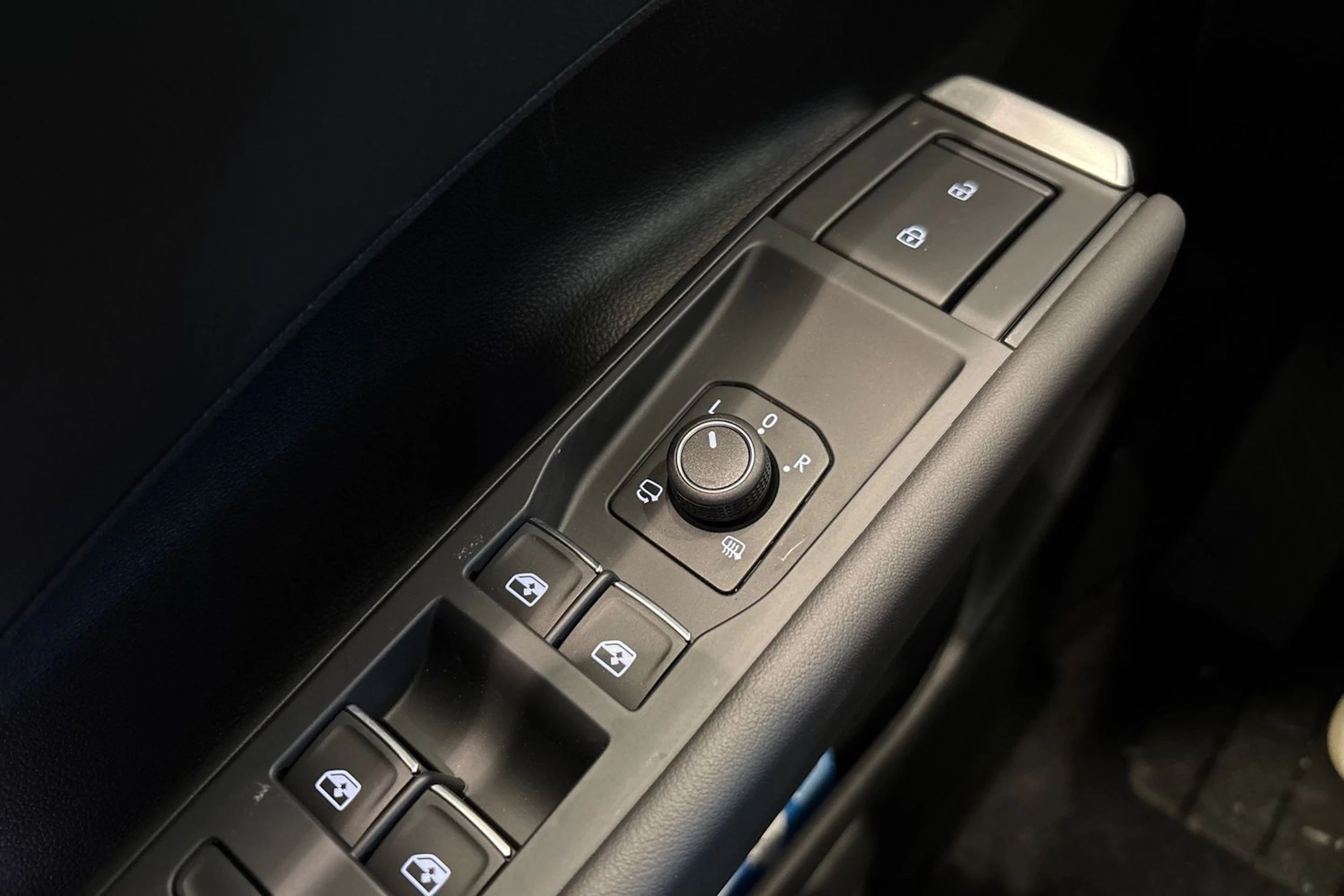 keltainen Volkswagen T-Roc 2026 kuva 25.