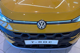 keltainen Volkswagen T-Roc 2026 kuva 34.