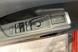 punainen Volkswagen T-Roc 2026 kuva 12.