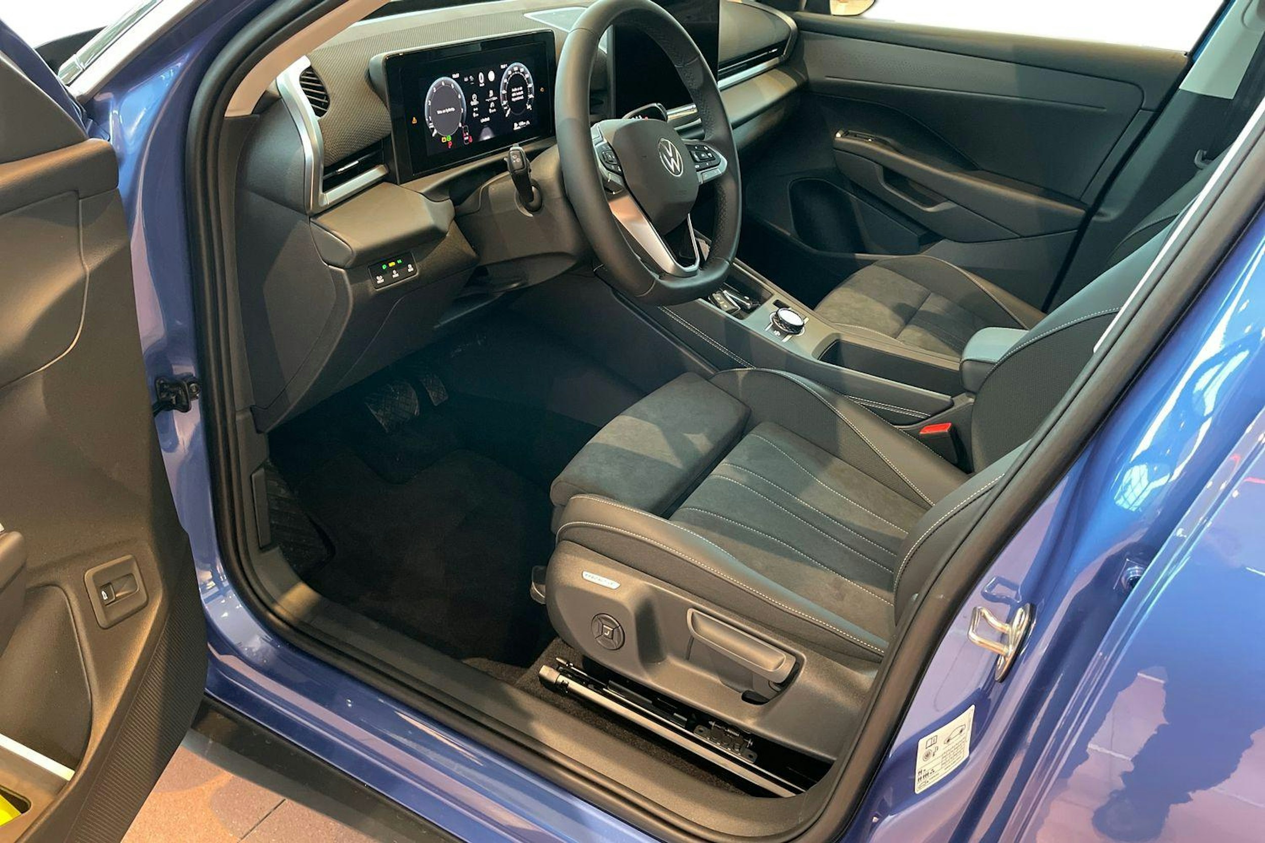 met. sininen Volkswagen T-Roc 2026 kuva 6.