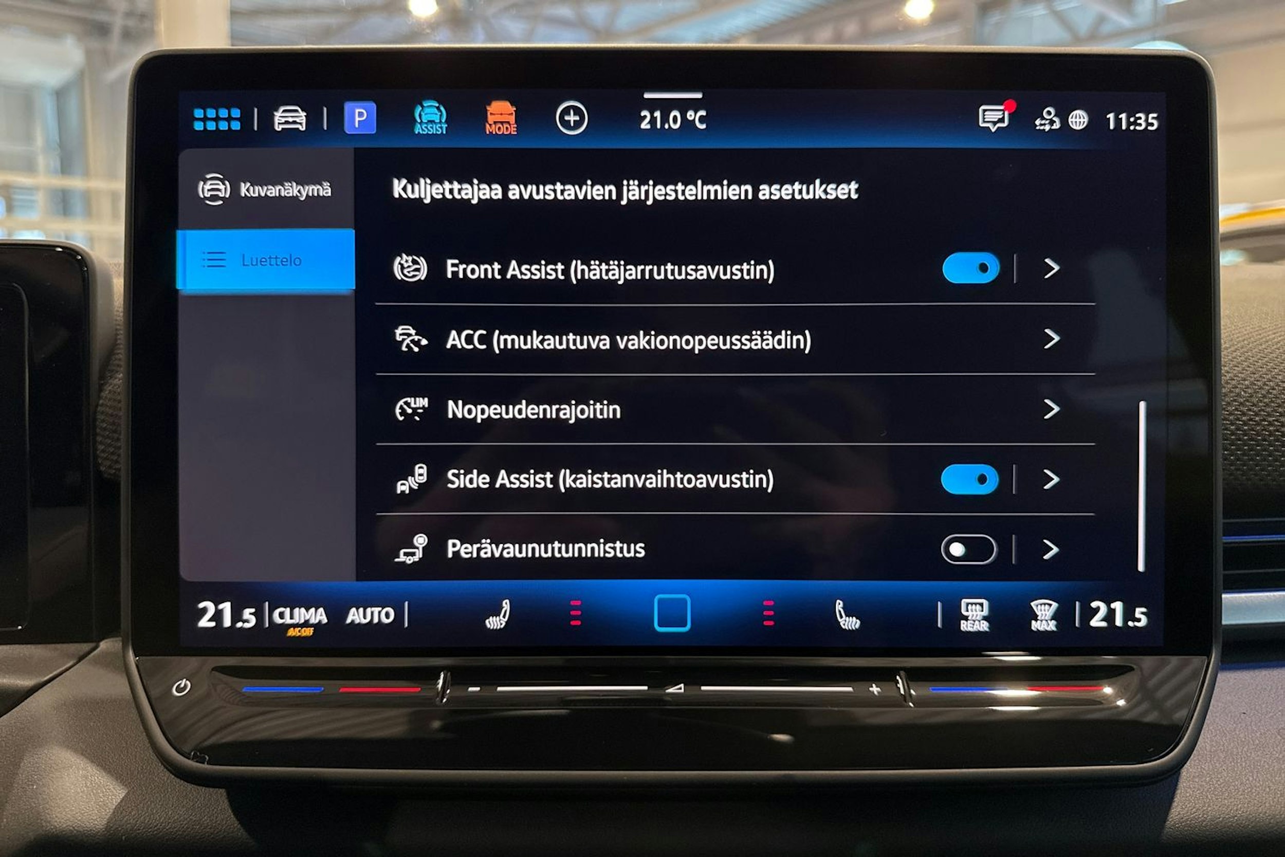 met. punainen Volkswagen T-Roc 2026 kuva 28.