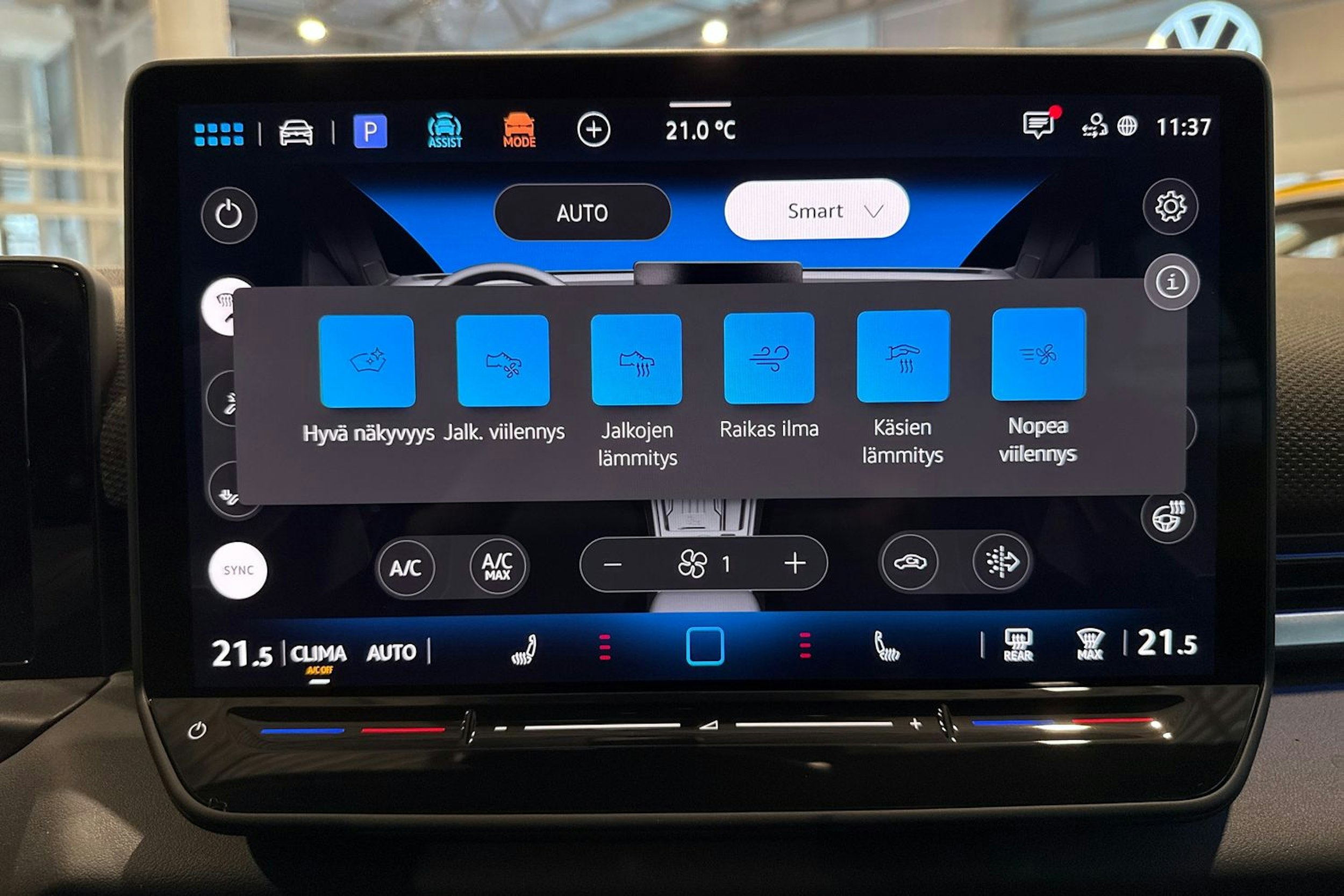 met. punainen Volkswagen T-Roc 2026 kuva 34.