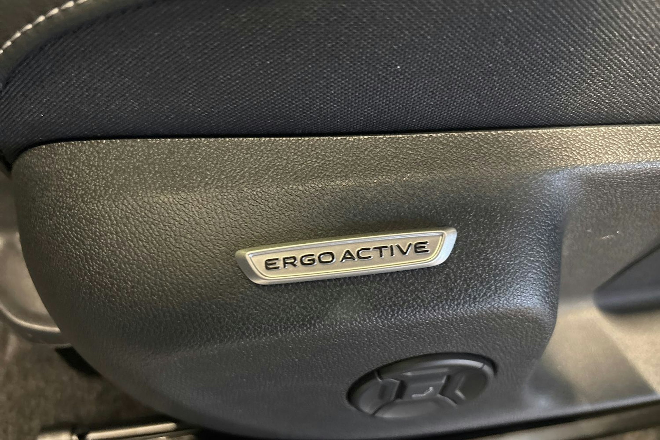 sininen Volkswagen T-Roc 2026 kuva 23.