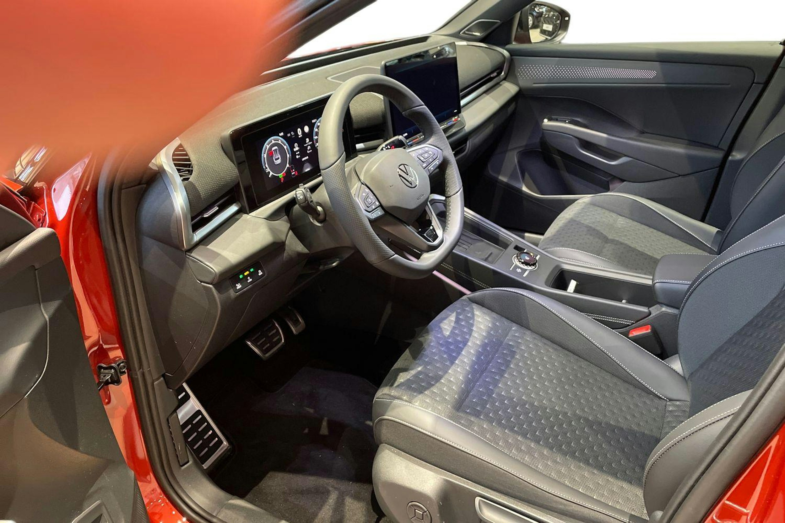 met. punainen Volkswagen T-Roc 2026 kuva 6.