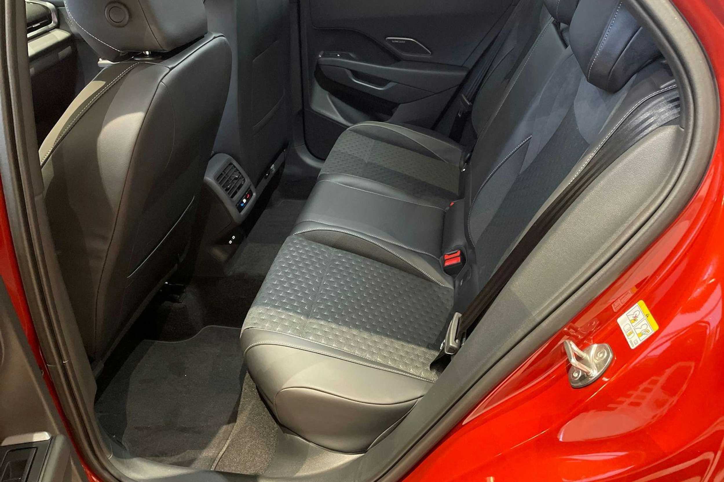 met. punainen Volkswagen T-Roc 2026 kuva 8.