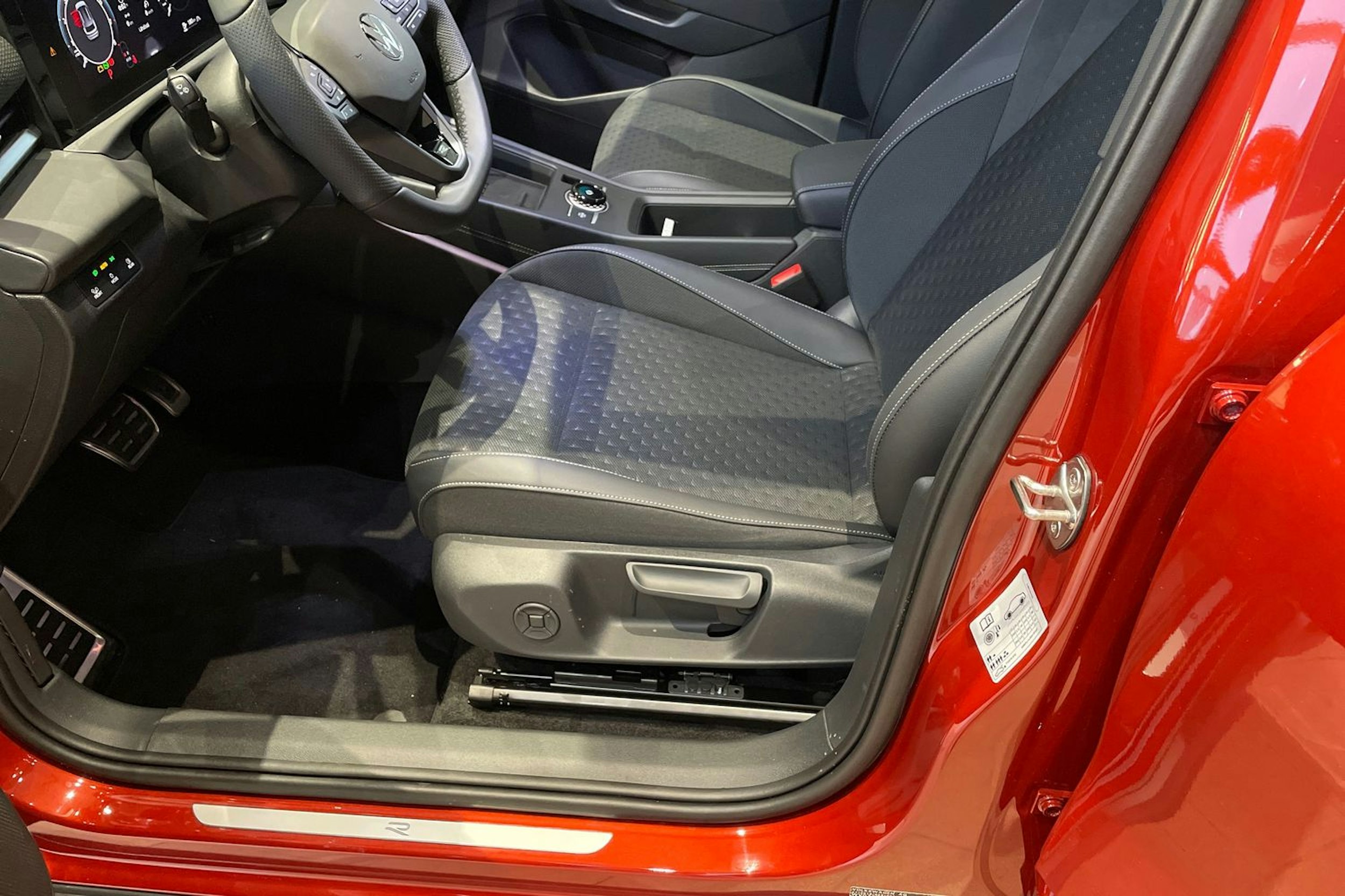 met. punainen Volkswagen T-Roc 2026 kuva 11.