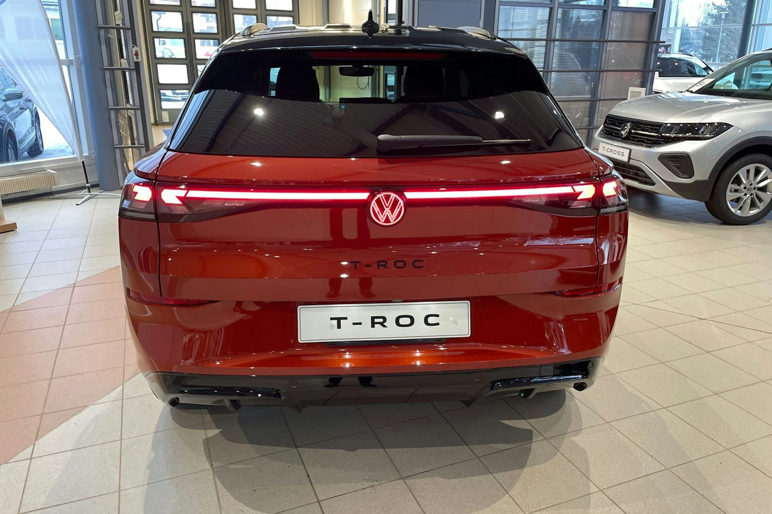 met. punainen Volkswagen T-Roc 2026 kuva 15.