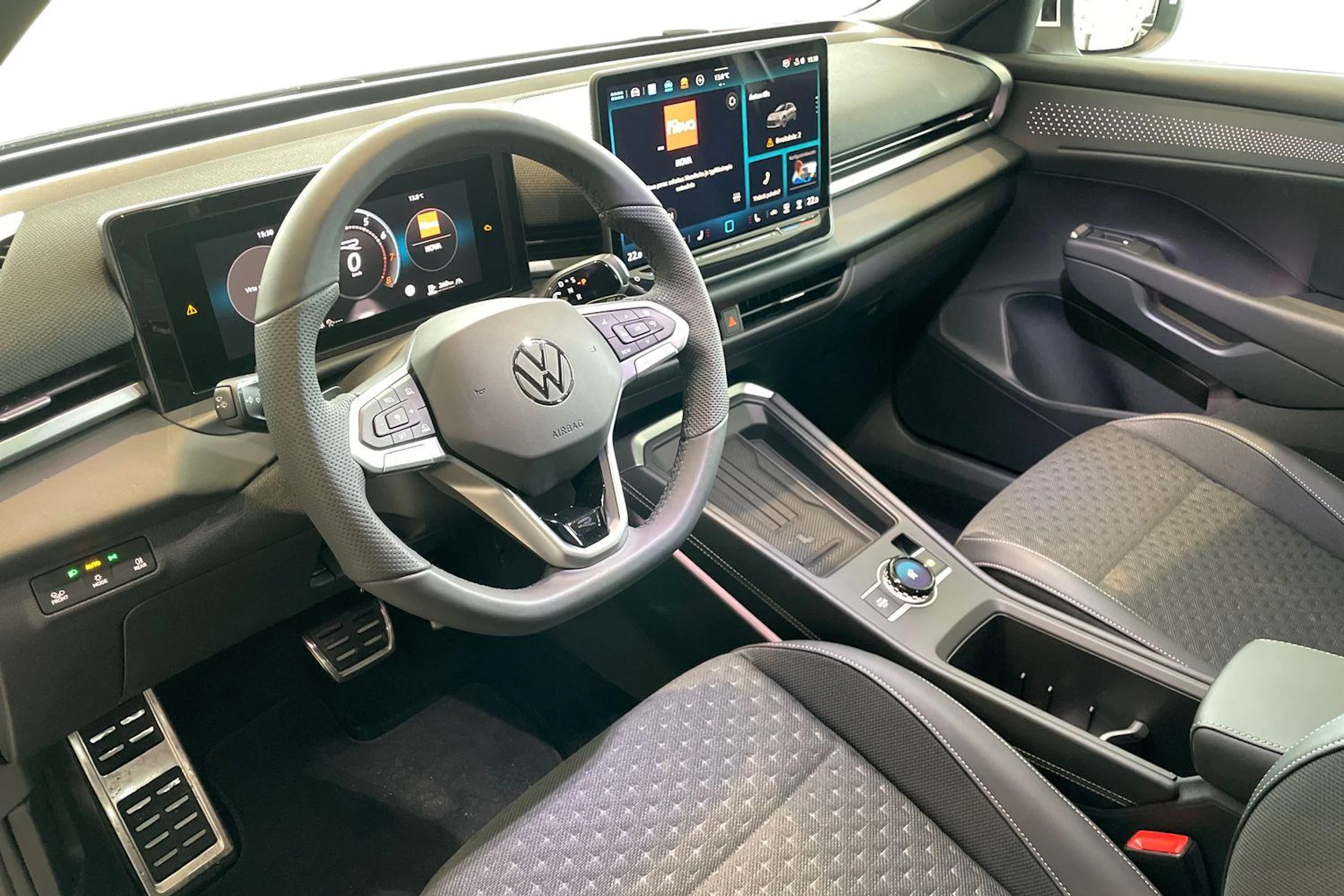 valkoinen Volkswagen T-Roc 2025 kuva 6.