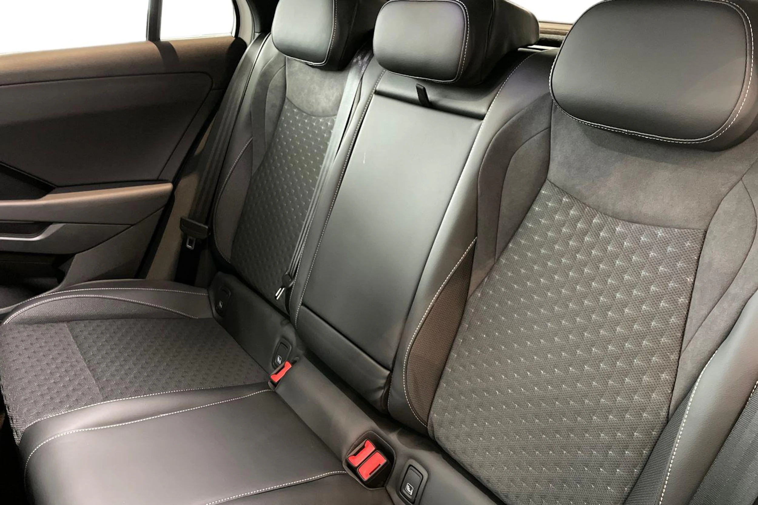 valkoinen Volkswagen T-Roc 2025 kuva 8.