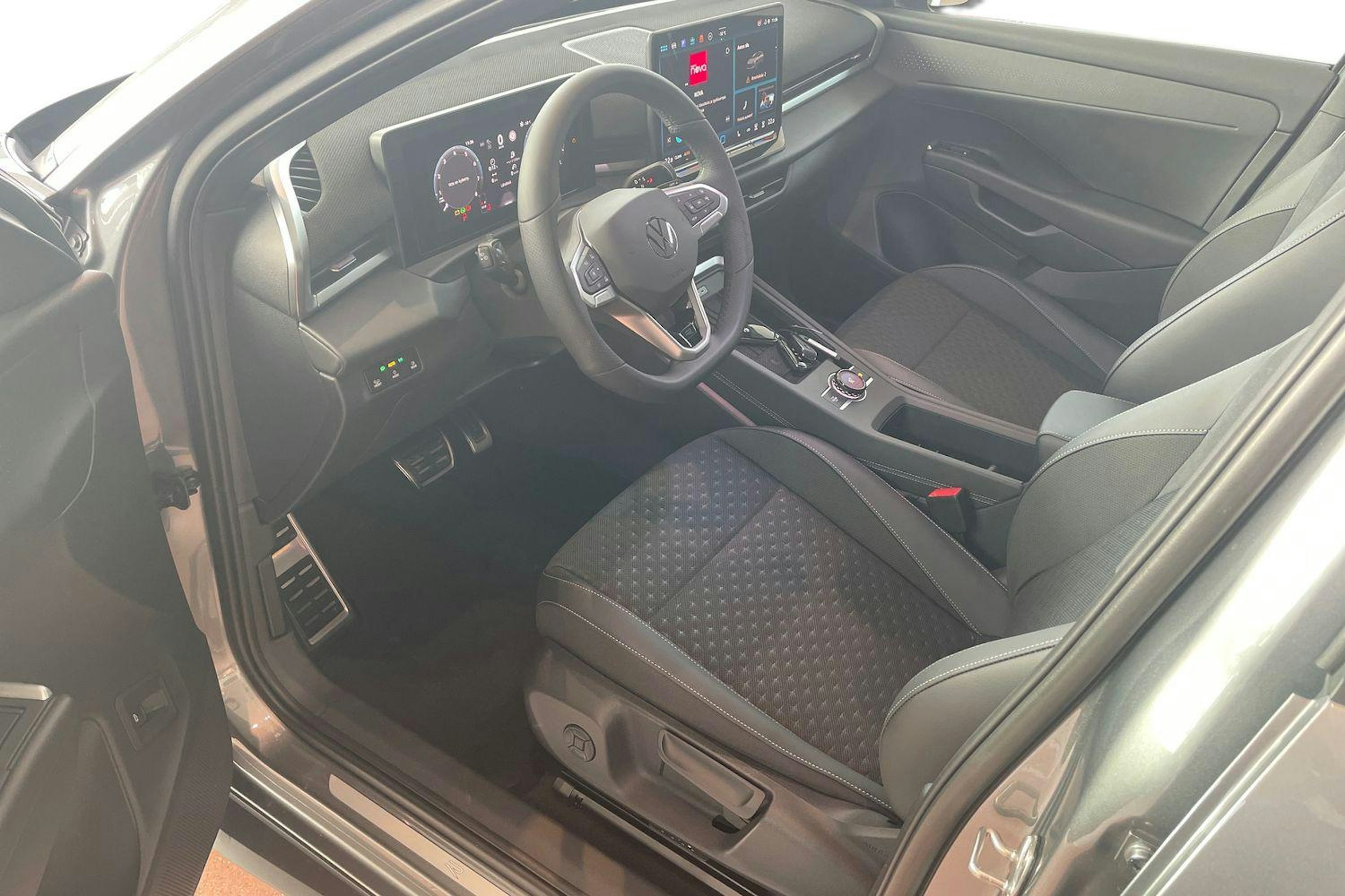 harmaa Volkswagen T-Roc 2026 kuva 6.