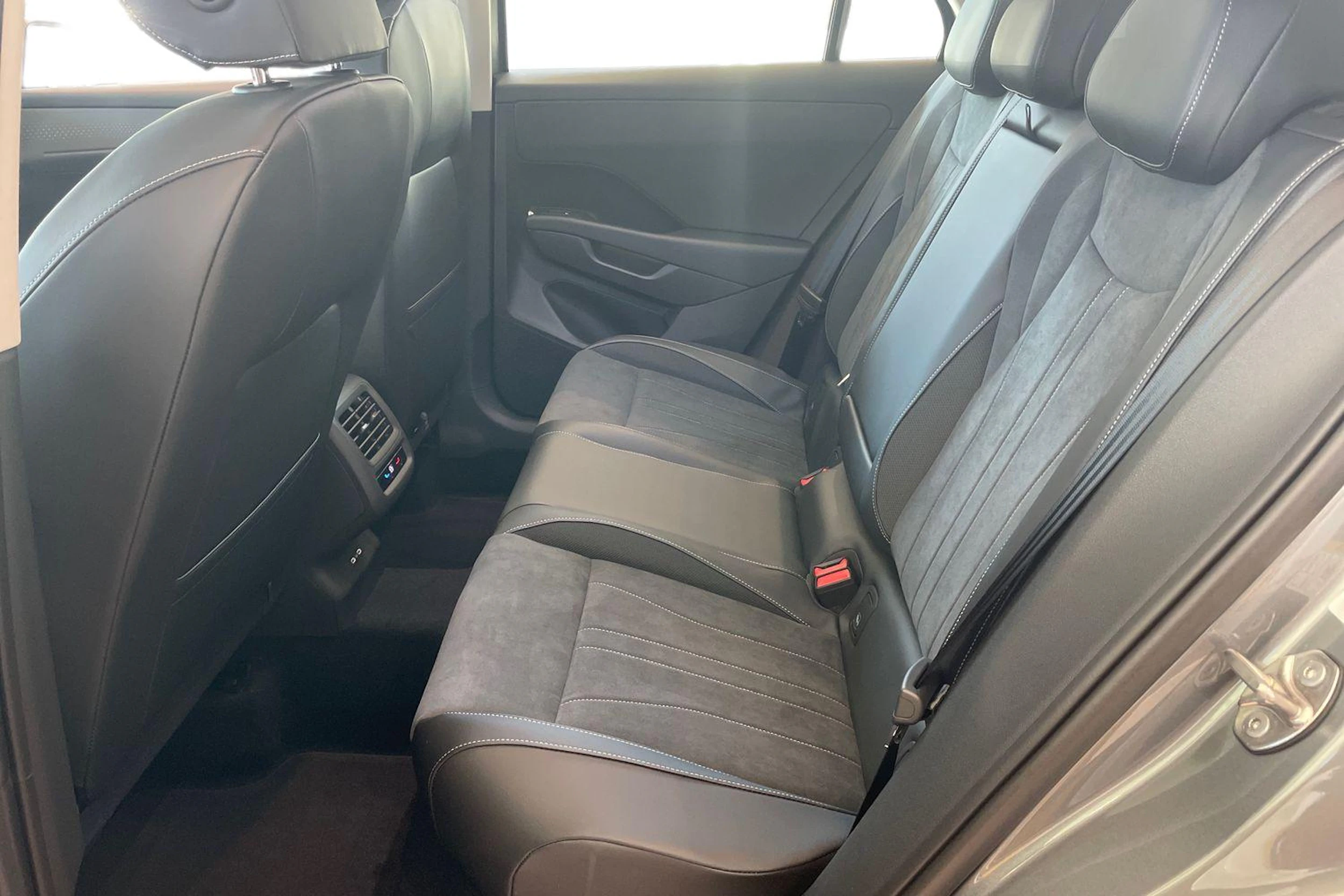 harmaa Volkswagen T-Roc 2026 kuva 8.