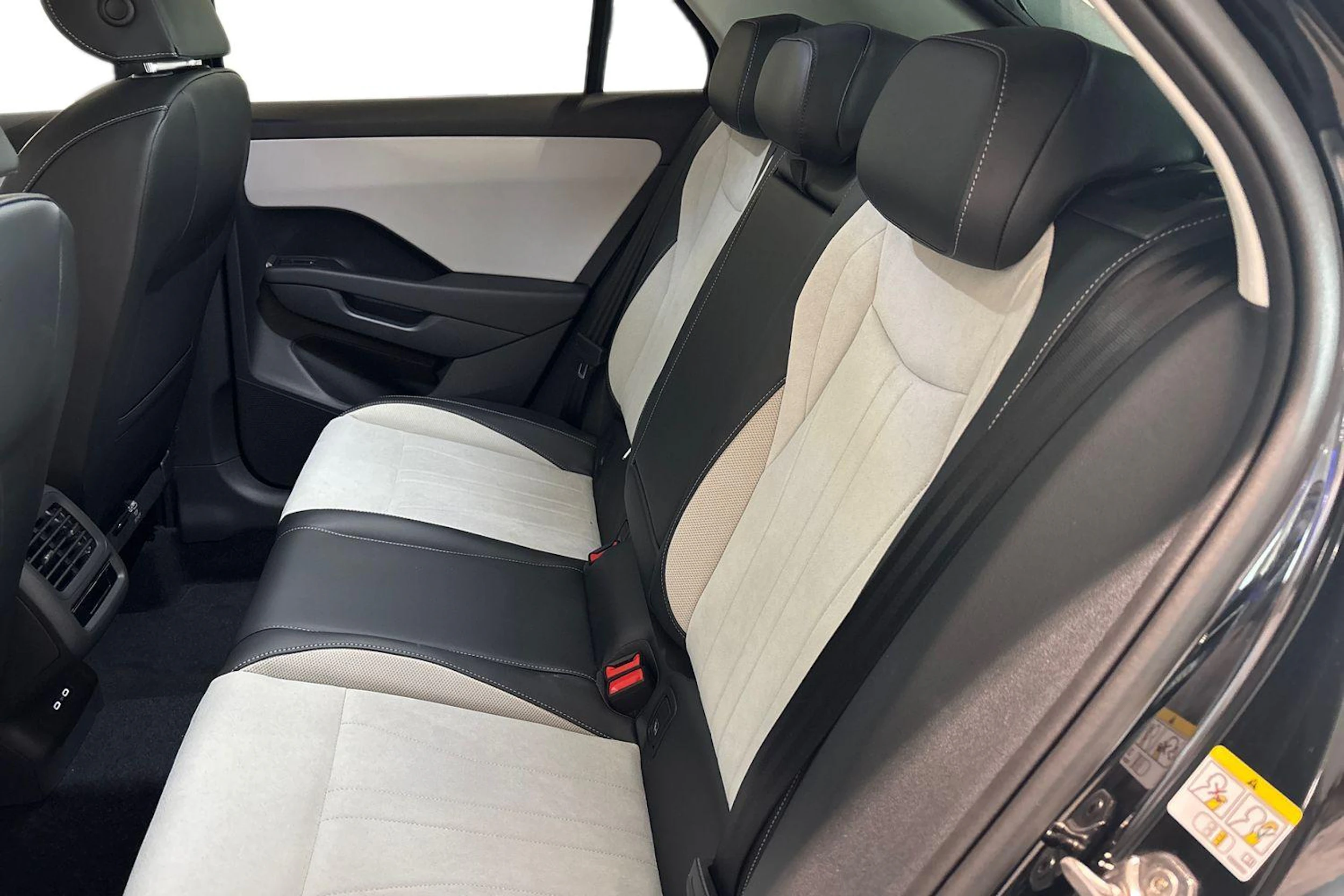 musta Volkswagen T-Roc 2026 kuva 8.