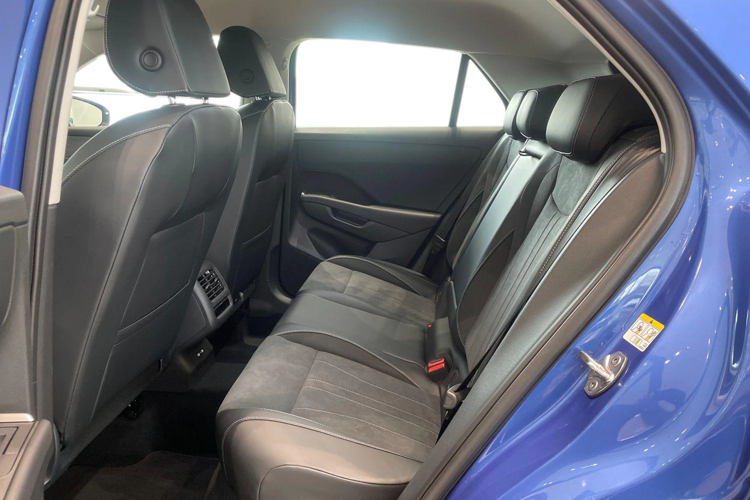 sininen Volkswagen T-Roc 2026 kuva 8.