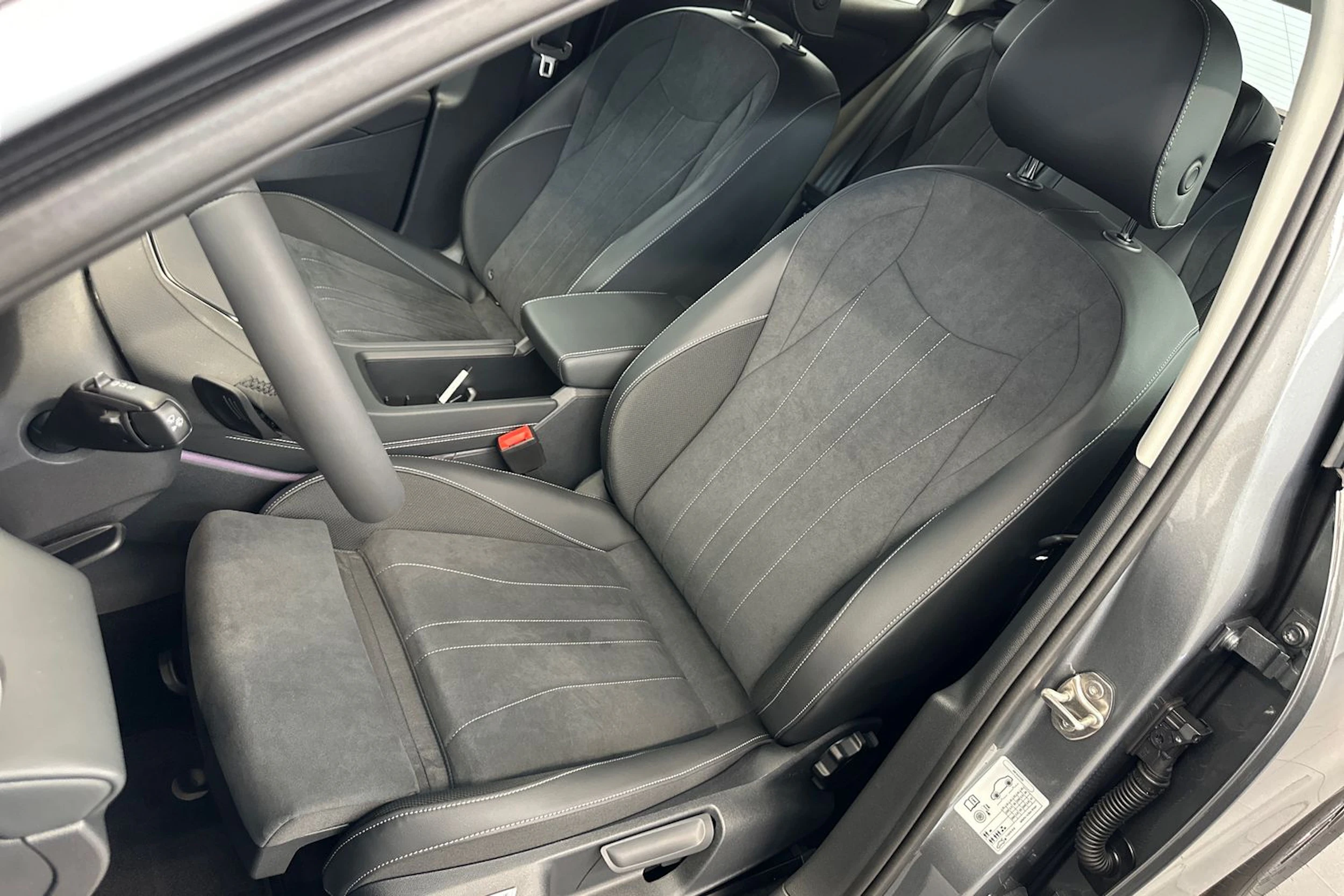 harmaa Volkswagen T-Roc 2026 kuva 17.