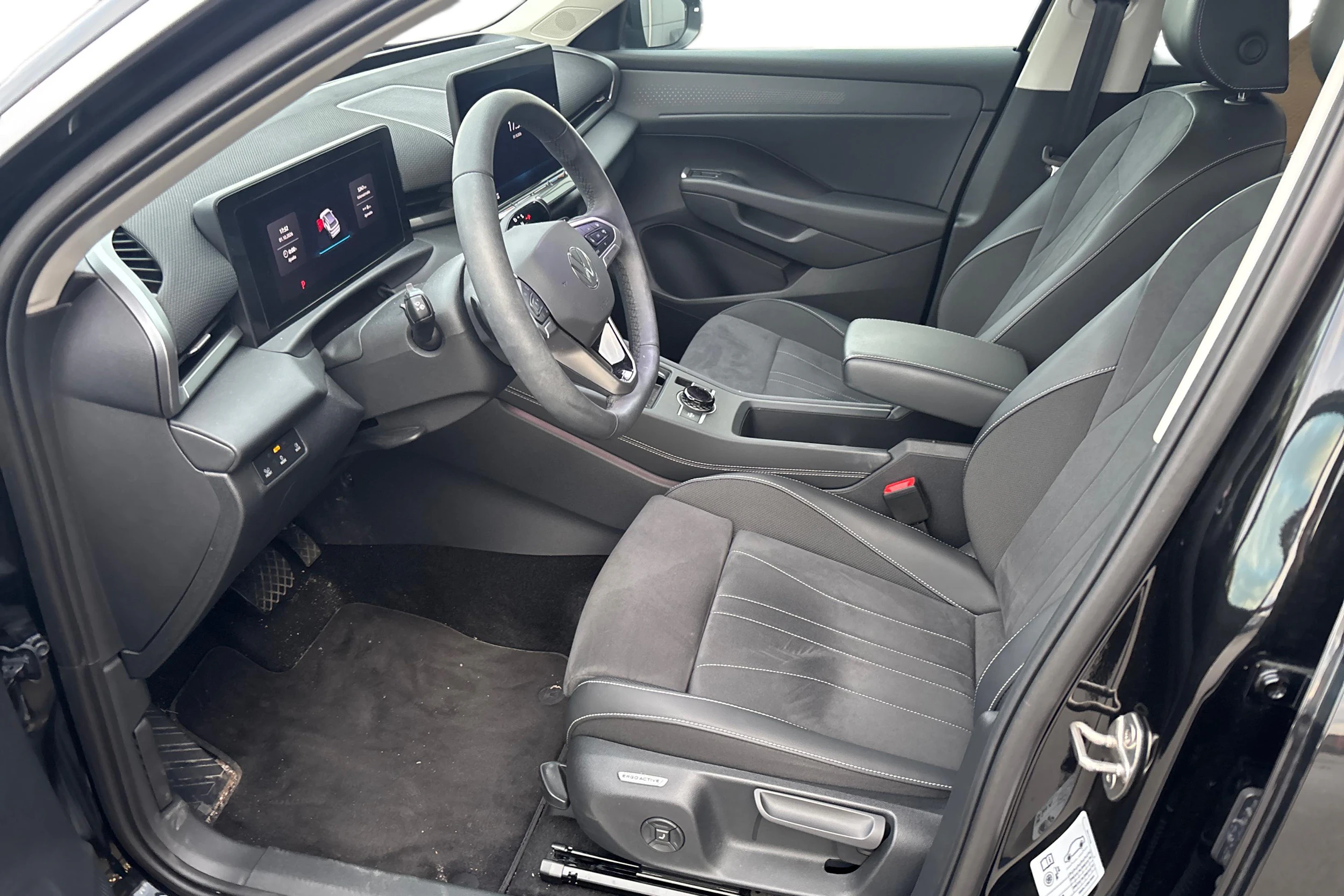 musta Volkswagen T-Roc 2026 kuva 3.