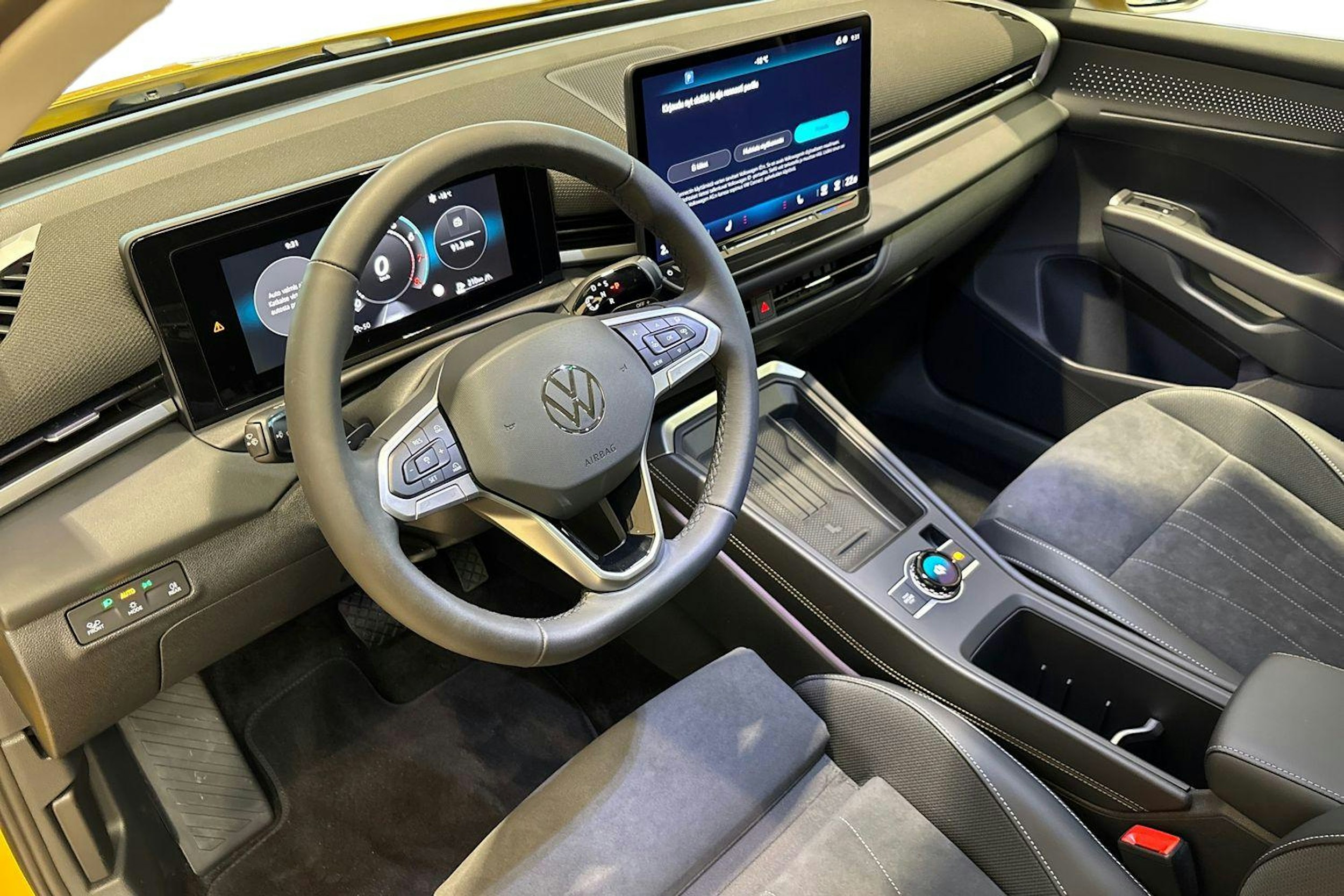 keltainen Volkswagen T-Roc 2026 kuva 6.