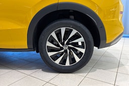 keltainen Volkswagen T-Roc 2026 kuva 10.
