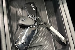 keltainen Volkswagen T-Roc 2026 kuva 22.