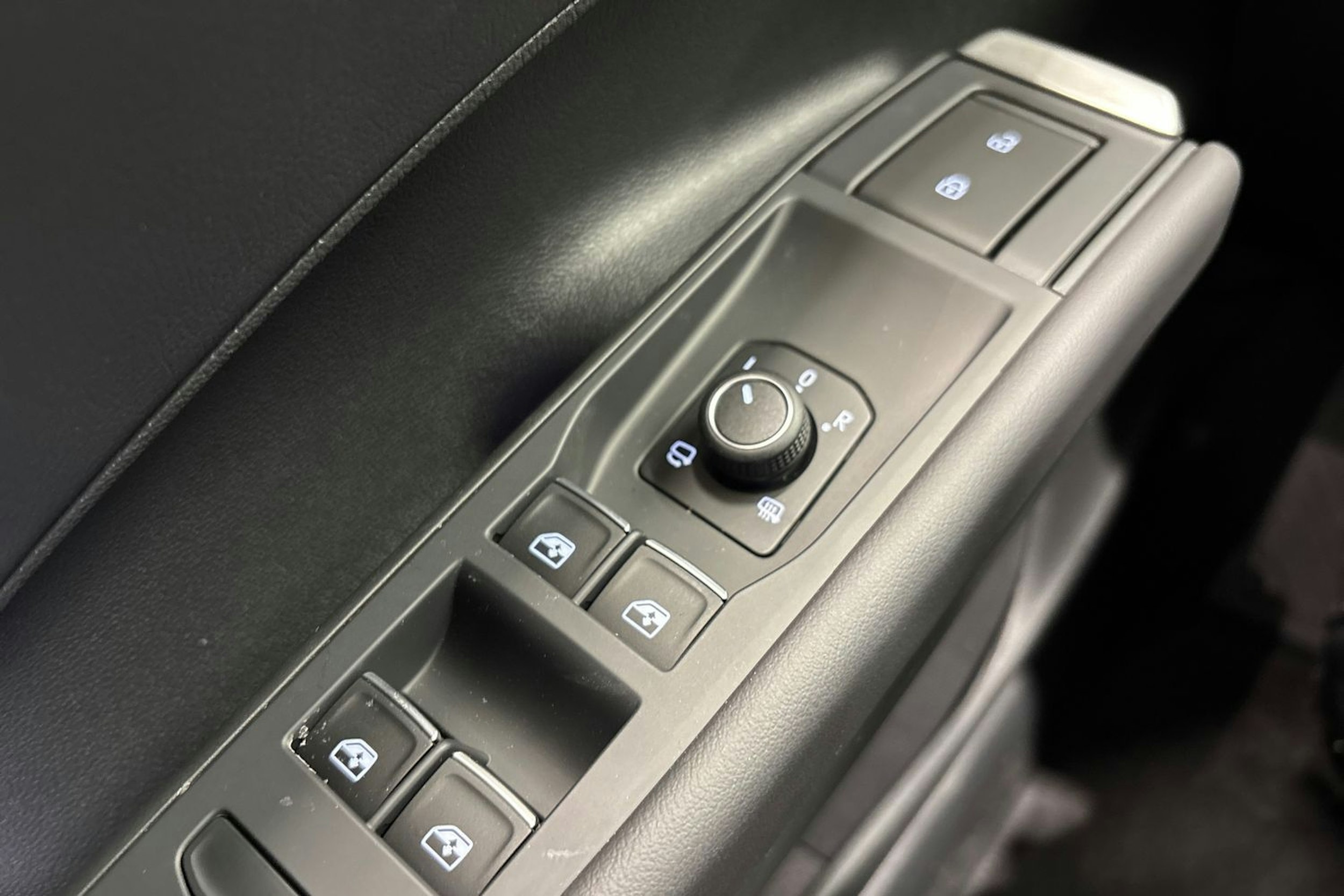 keltainen Volkswagen T-Roc 2026 kuva 25.