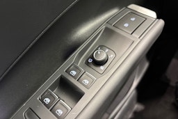 keltainen Volkswagen T-Roc 2026 kuva 25.