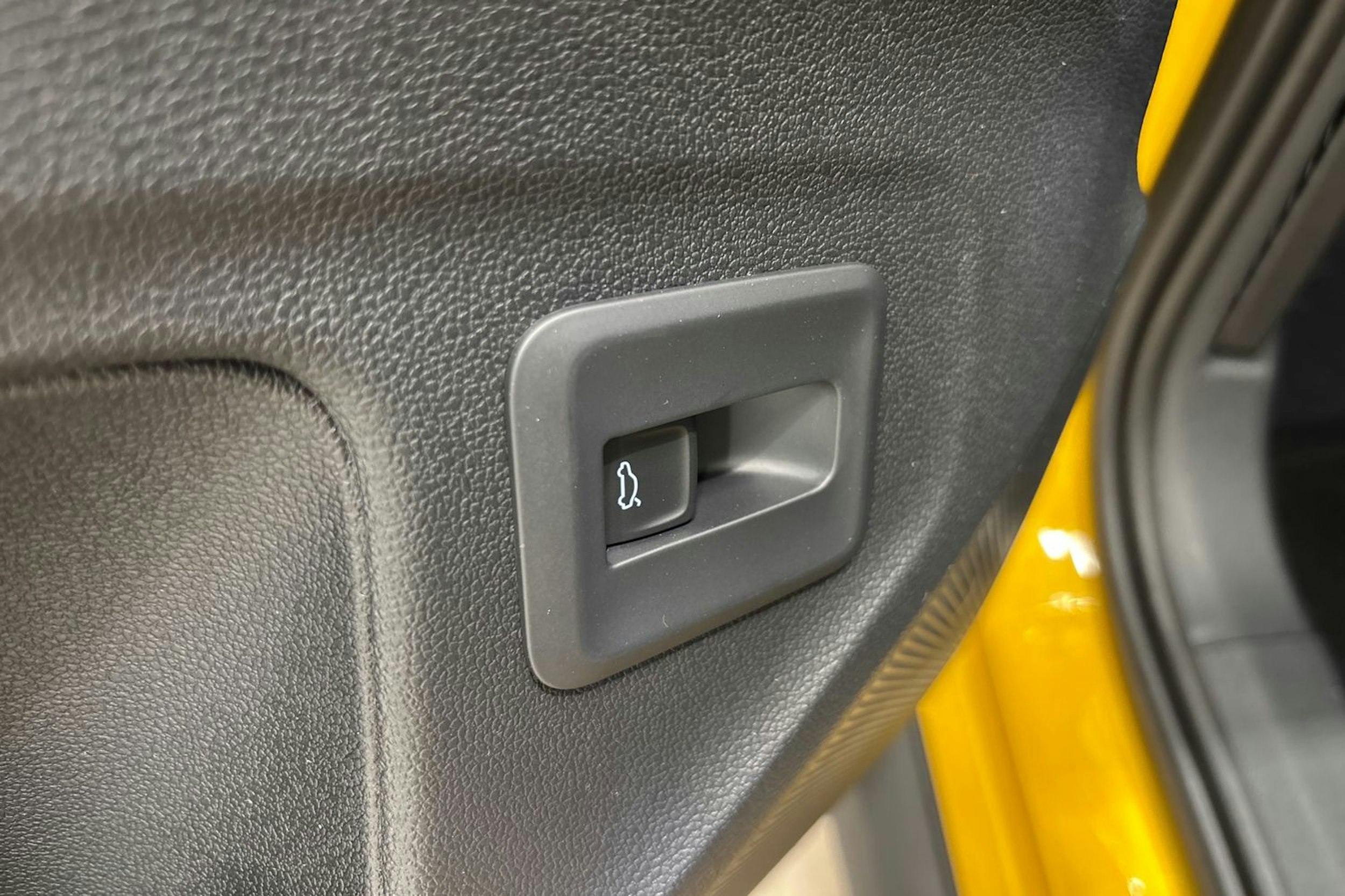 keltainen Volkswagen T-Roc 2026 kuva 27.