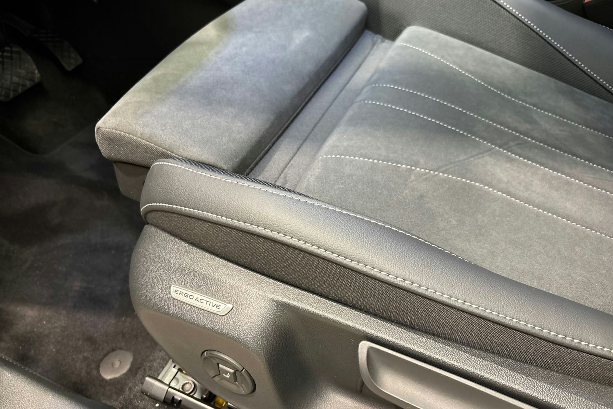 keltainen Volkswagen T-Roc 2026 kuva 28.