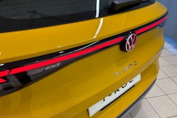 keltainen Volkswagen T-Roc 2026 kuva 32.