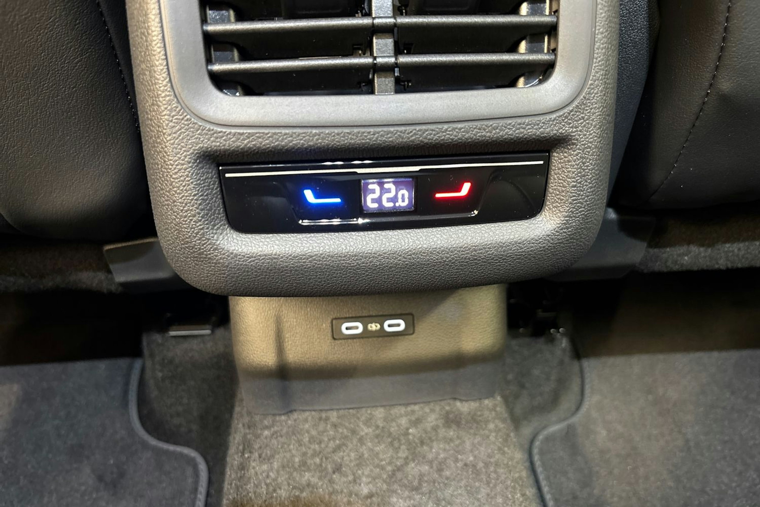 keltainen Volkswagen T-Roc 2026 kuva 34.