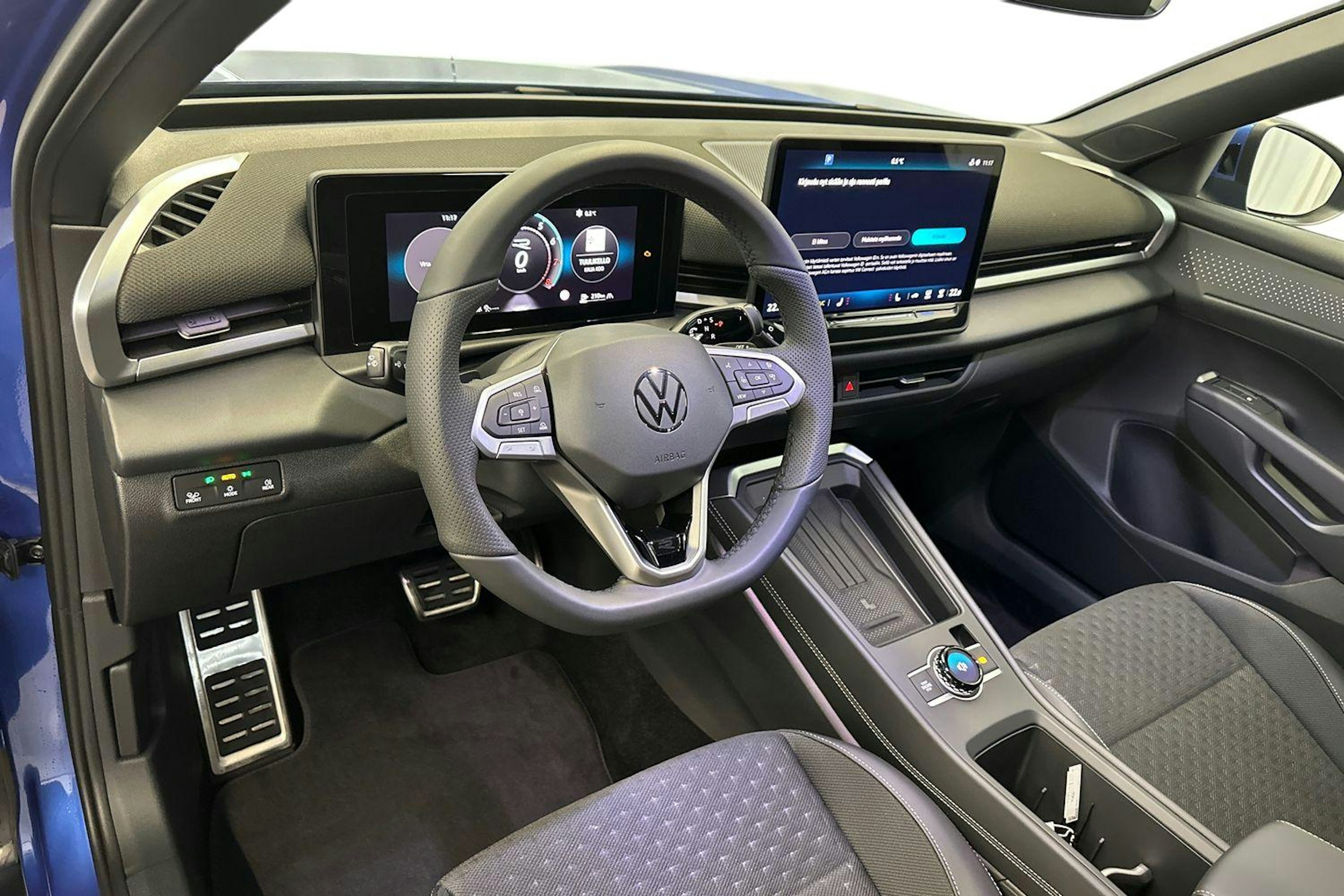 sininen Volkswagen T-Roc 2026 kuva 6.