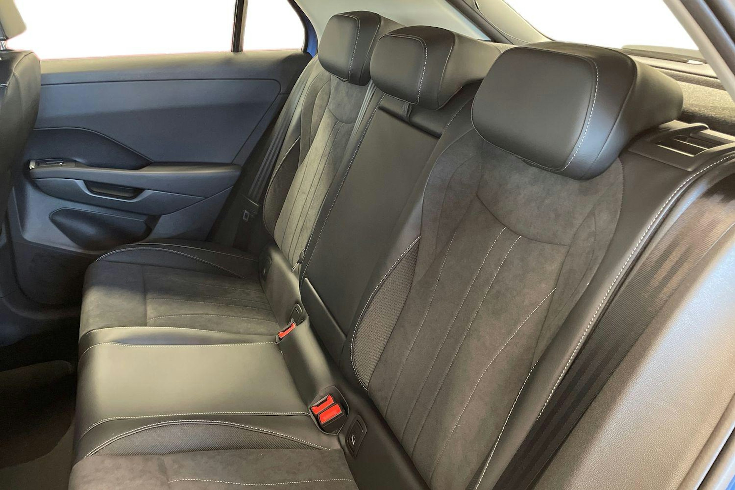 sininen Volkswagen T-Roc 2026 kuva 8.