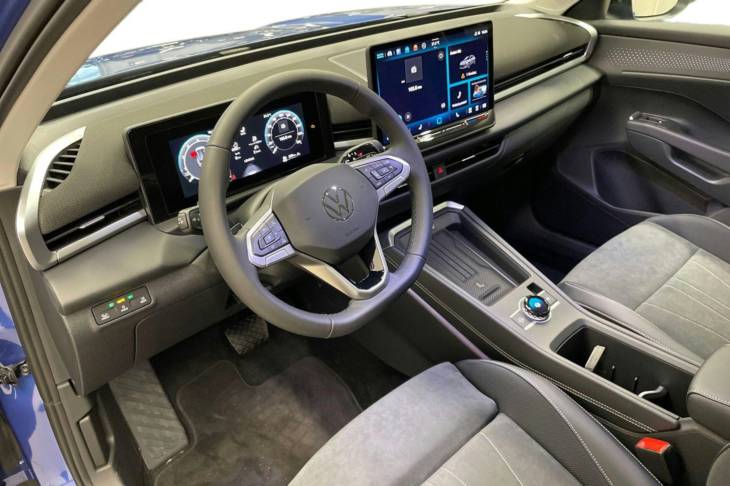 sininen Volkswagen T-Roc 2026 kuva 6.