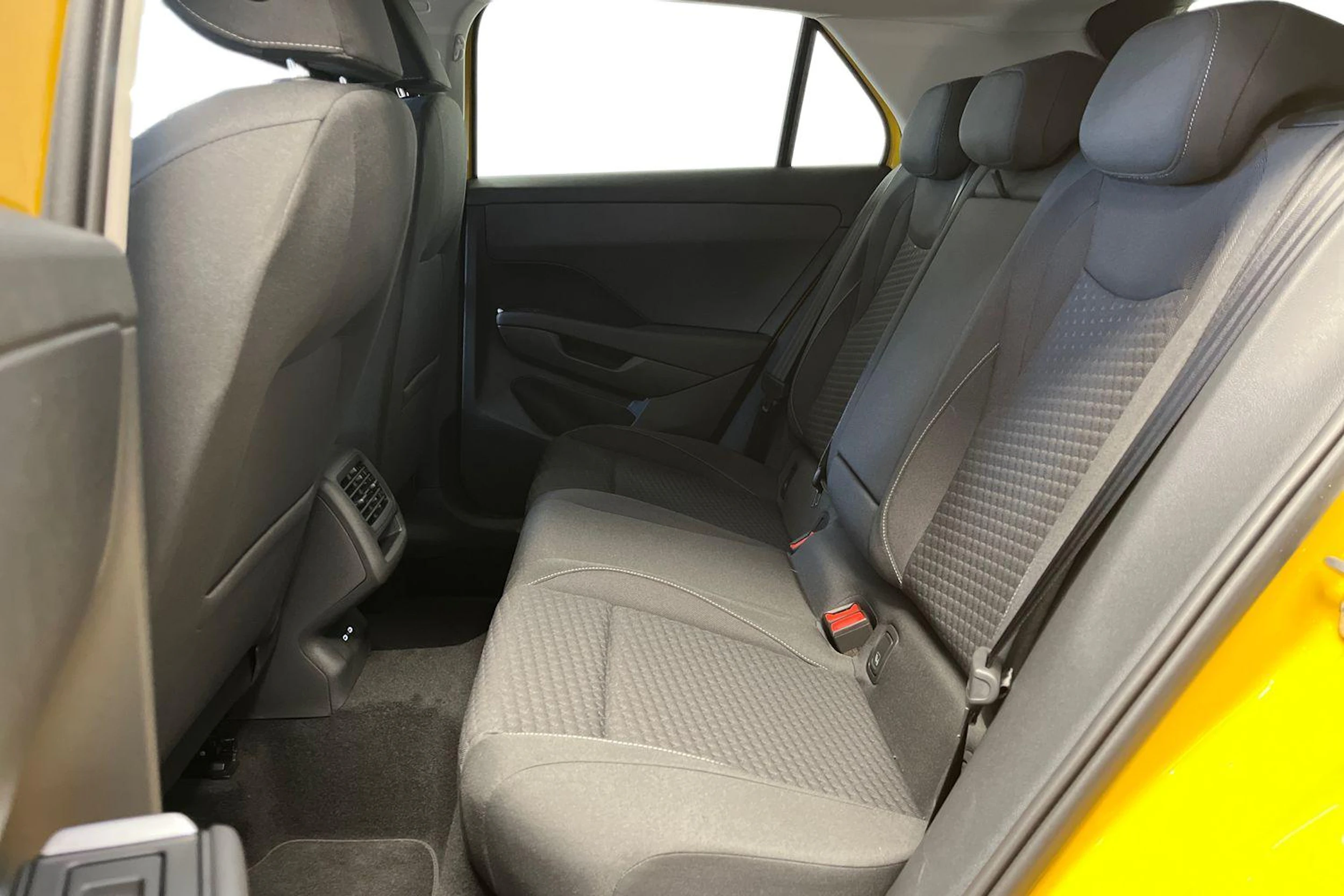 keltainen Volkswagen T-Roc 2026 kuva 8.