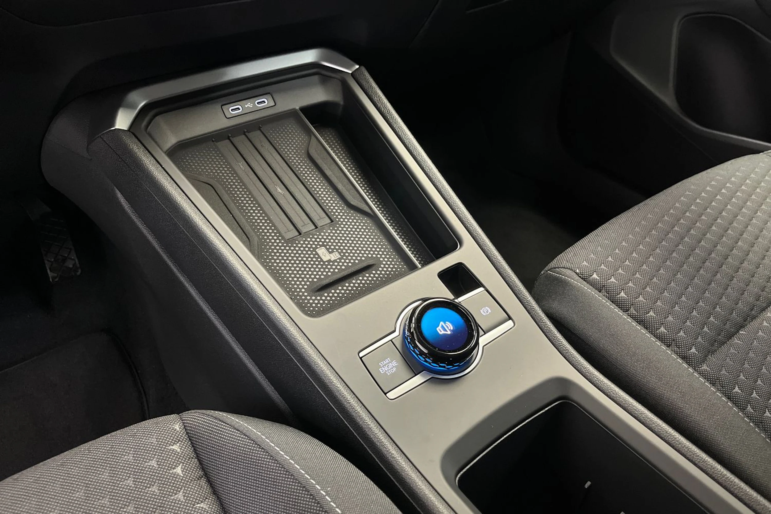 keltainen Volkswagen T-Roc 2026 kuva 15.