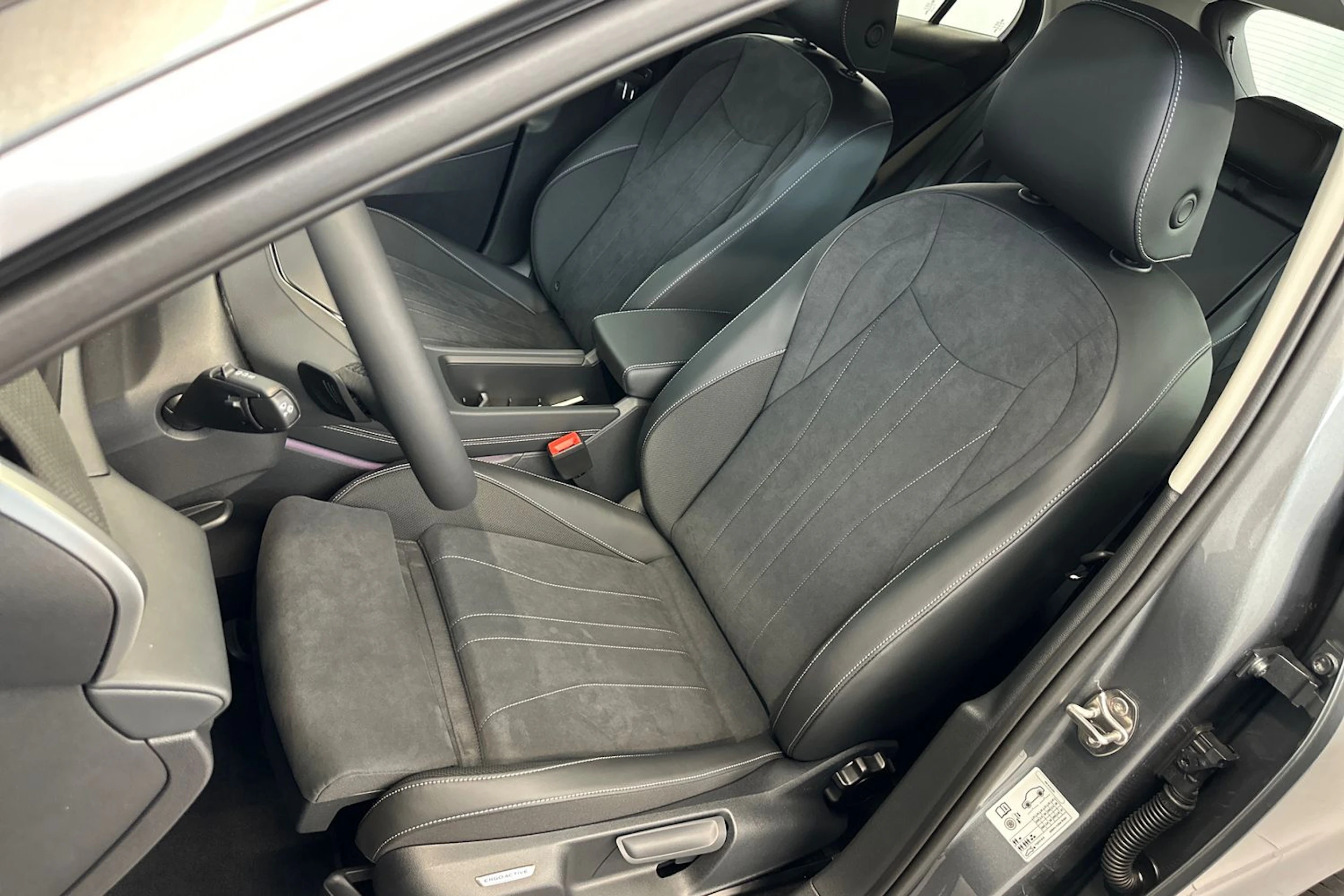 harmaa Volkswagen T-Roc 2026 kuva 17.