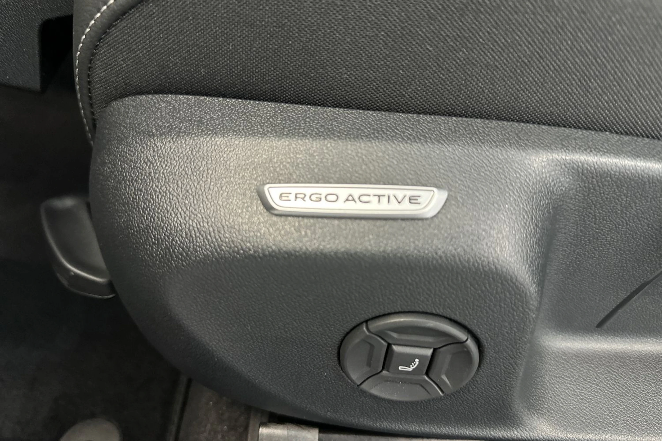 harmaa Volkswagen T-Roc 2026 kuva 18.