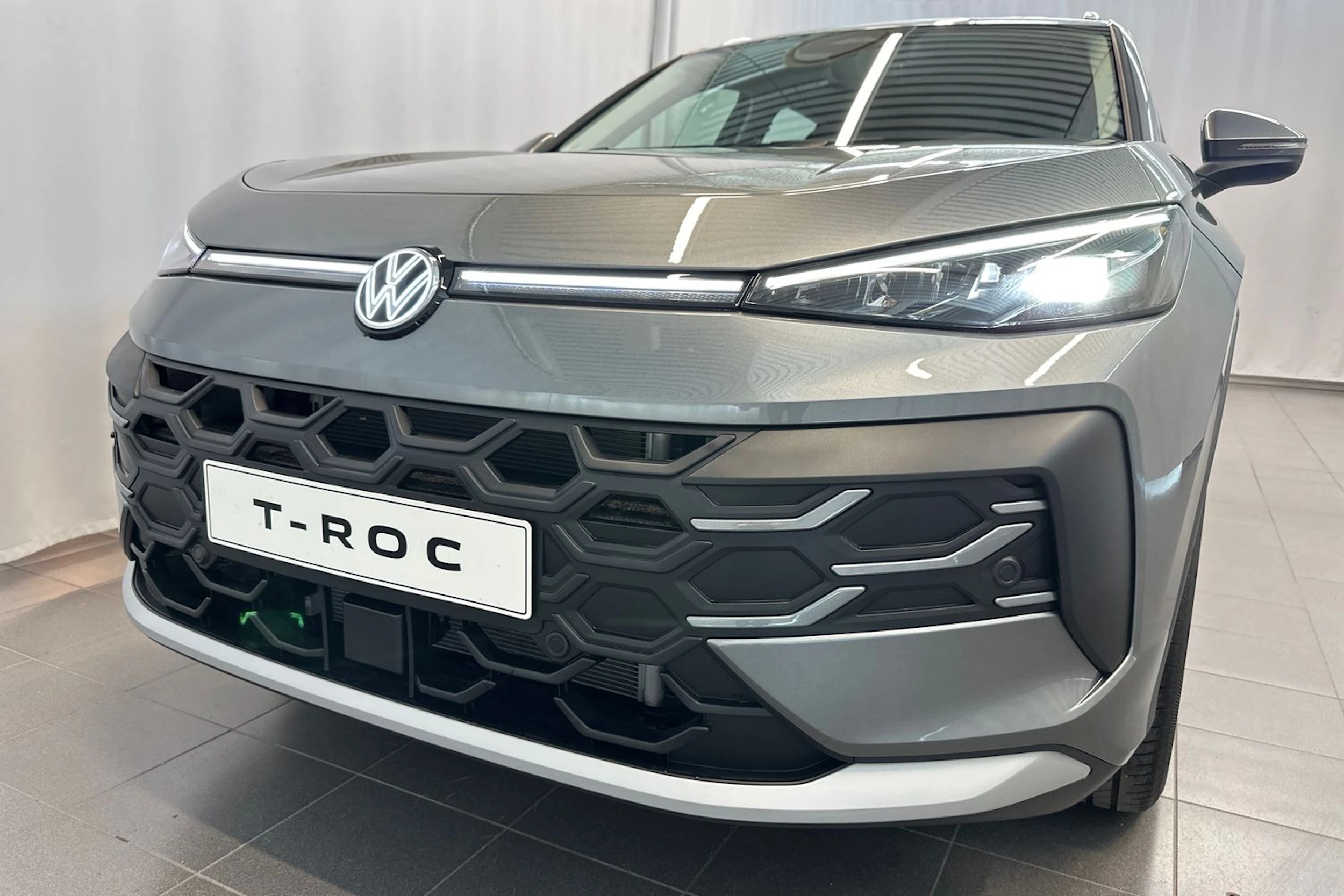 harmaa Volkswagen T-Roc 2026 kuva 32.