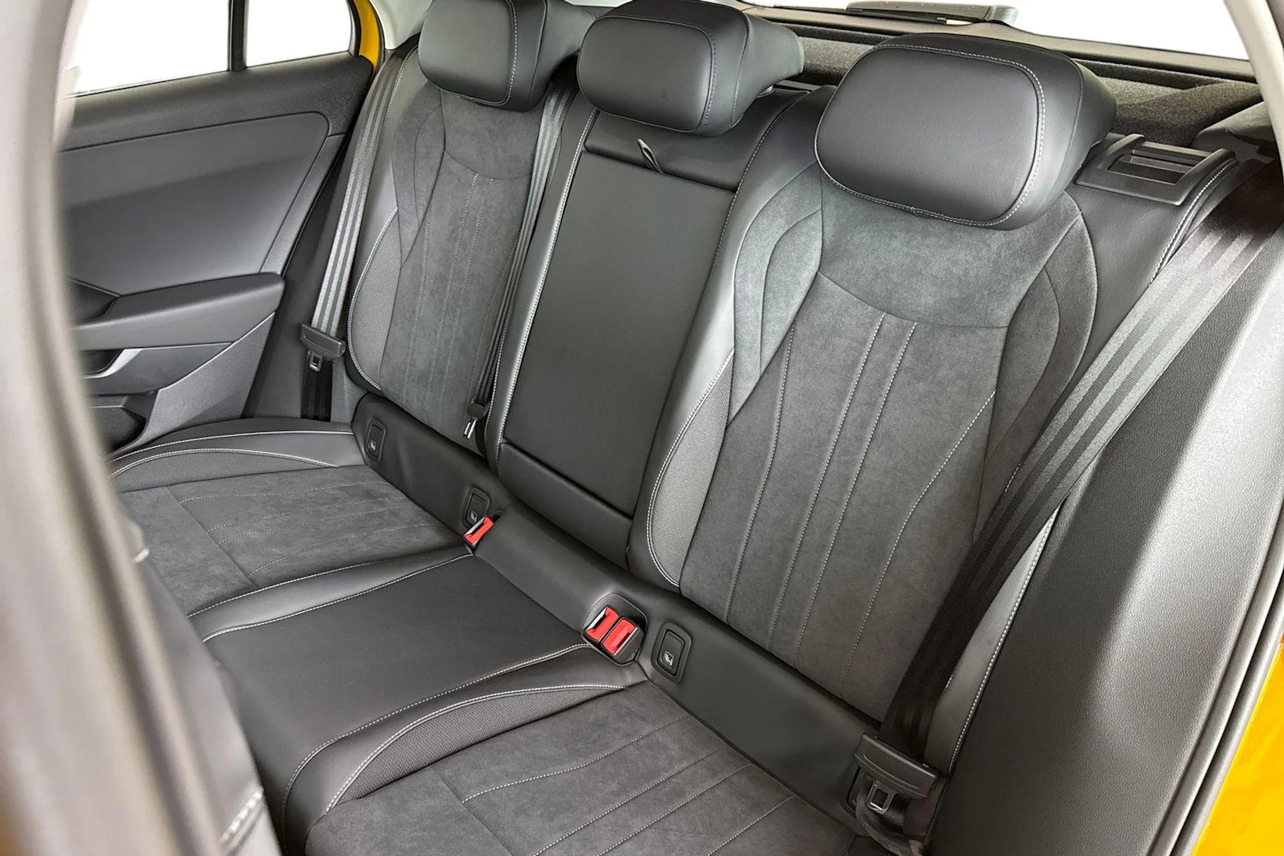keltainen Volkswagen T-Roc 2026 kuva 8.