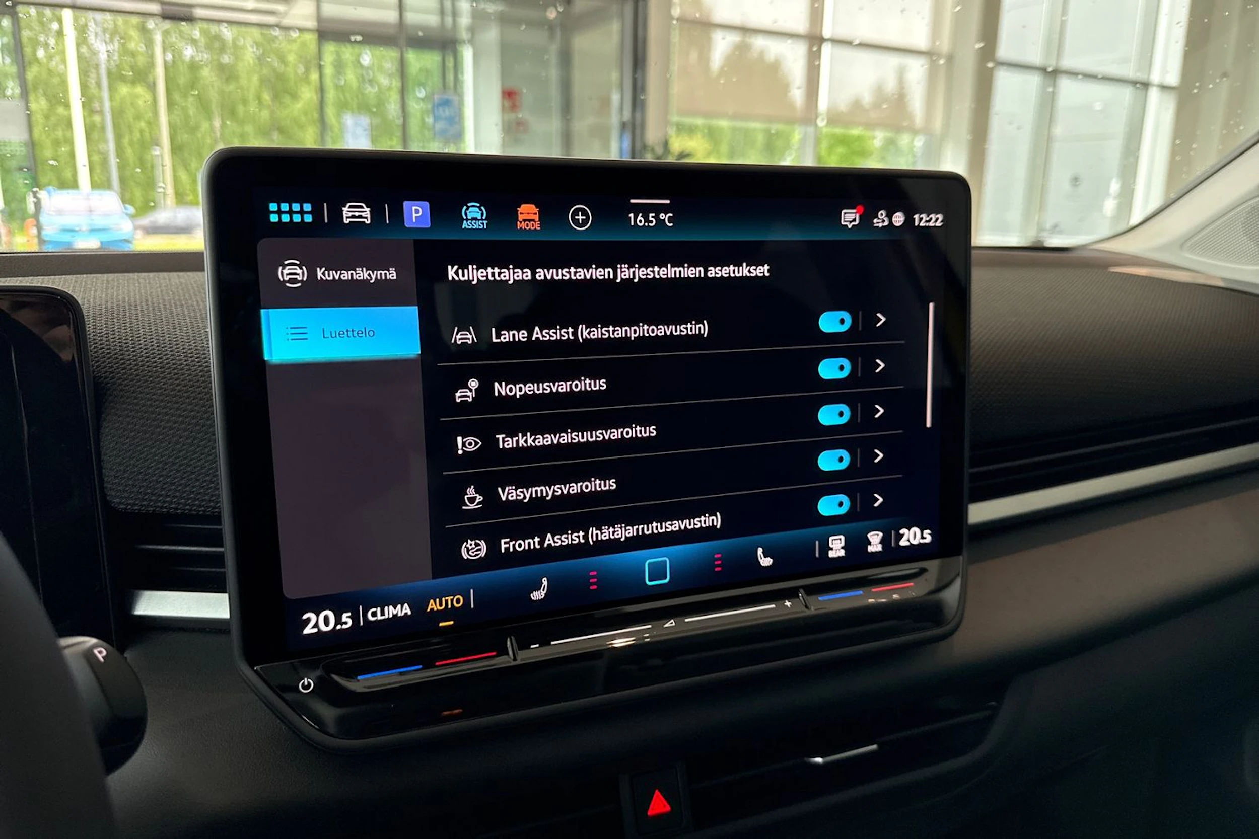keltainen Volkswagen T-Roc 2026 kuva 13.
