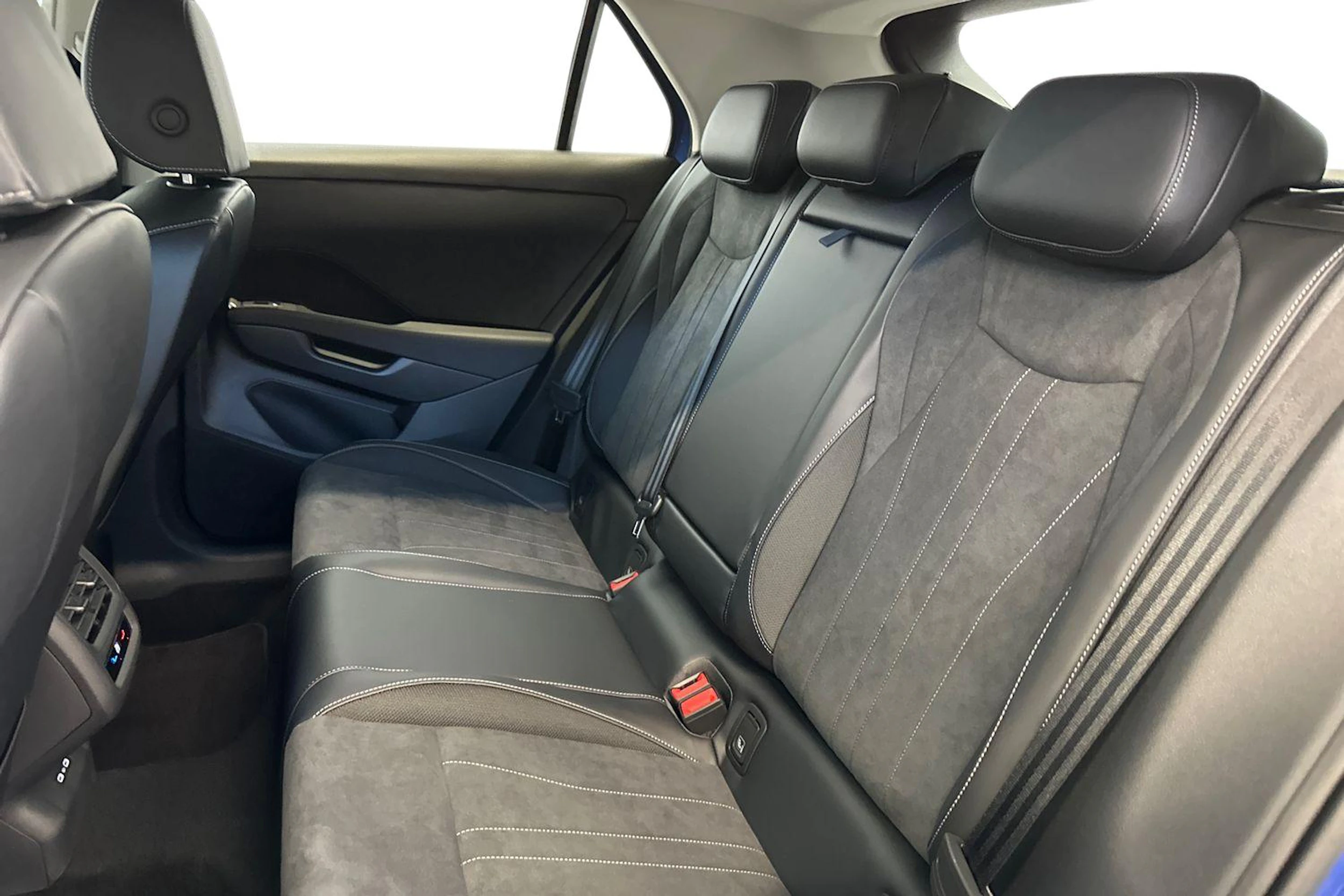 sininen Volkswagen T-Roc 2026 kuva 8.