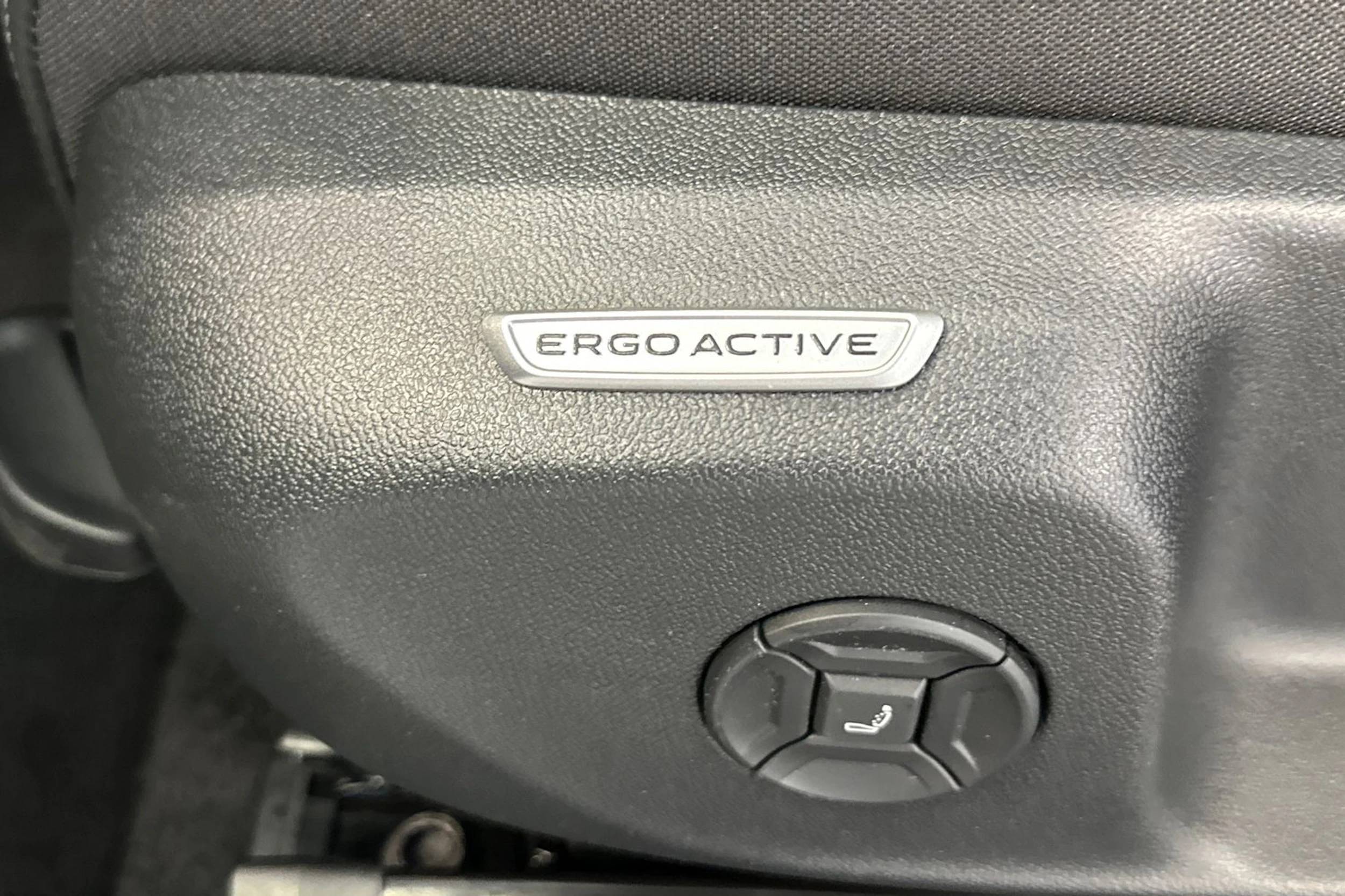 sininen Volkswagen T-Roc 2026 kuva 16.