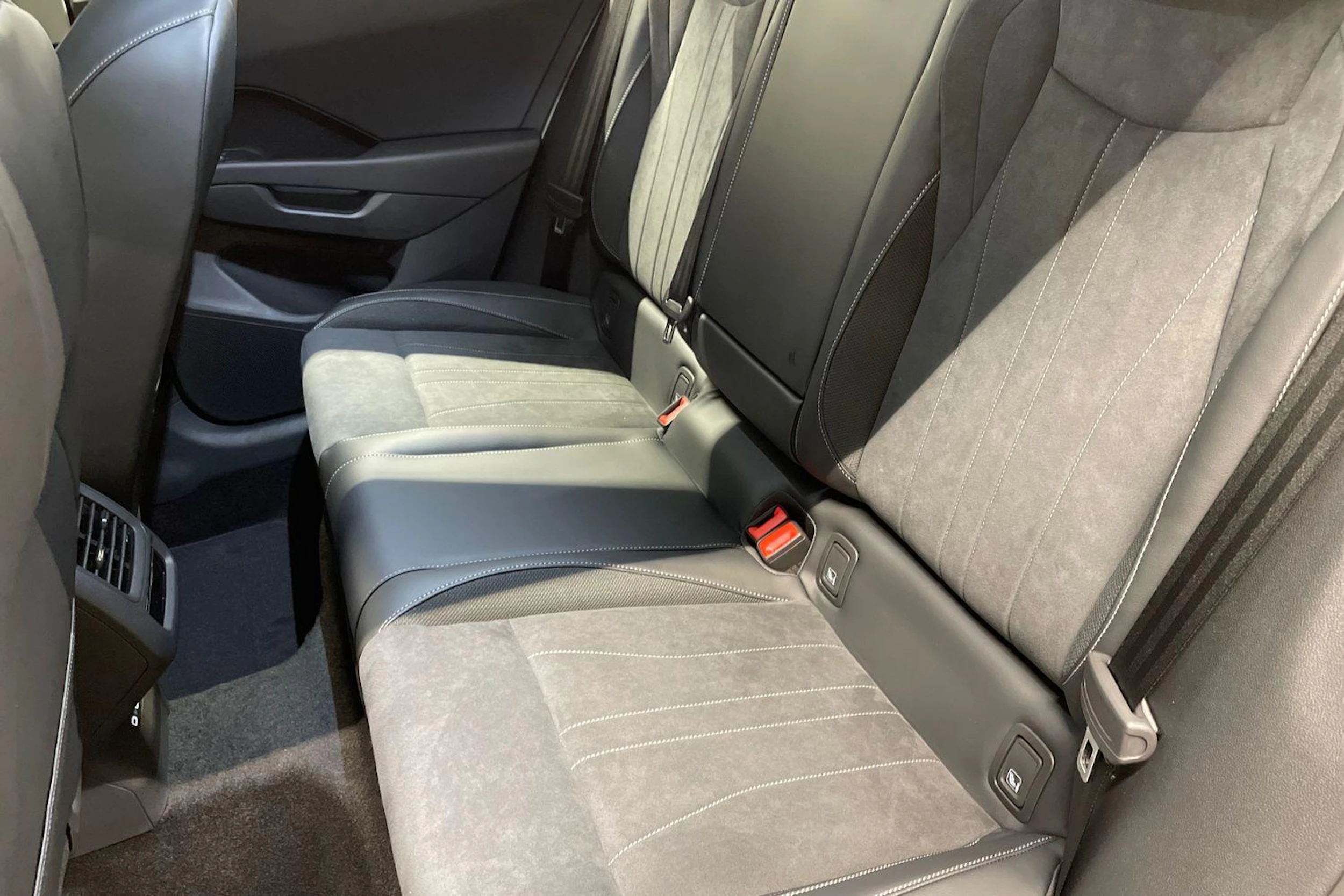 valkoinen Volkswagen T-Roc 2026 kuva 8.