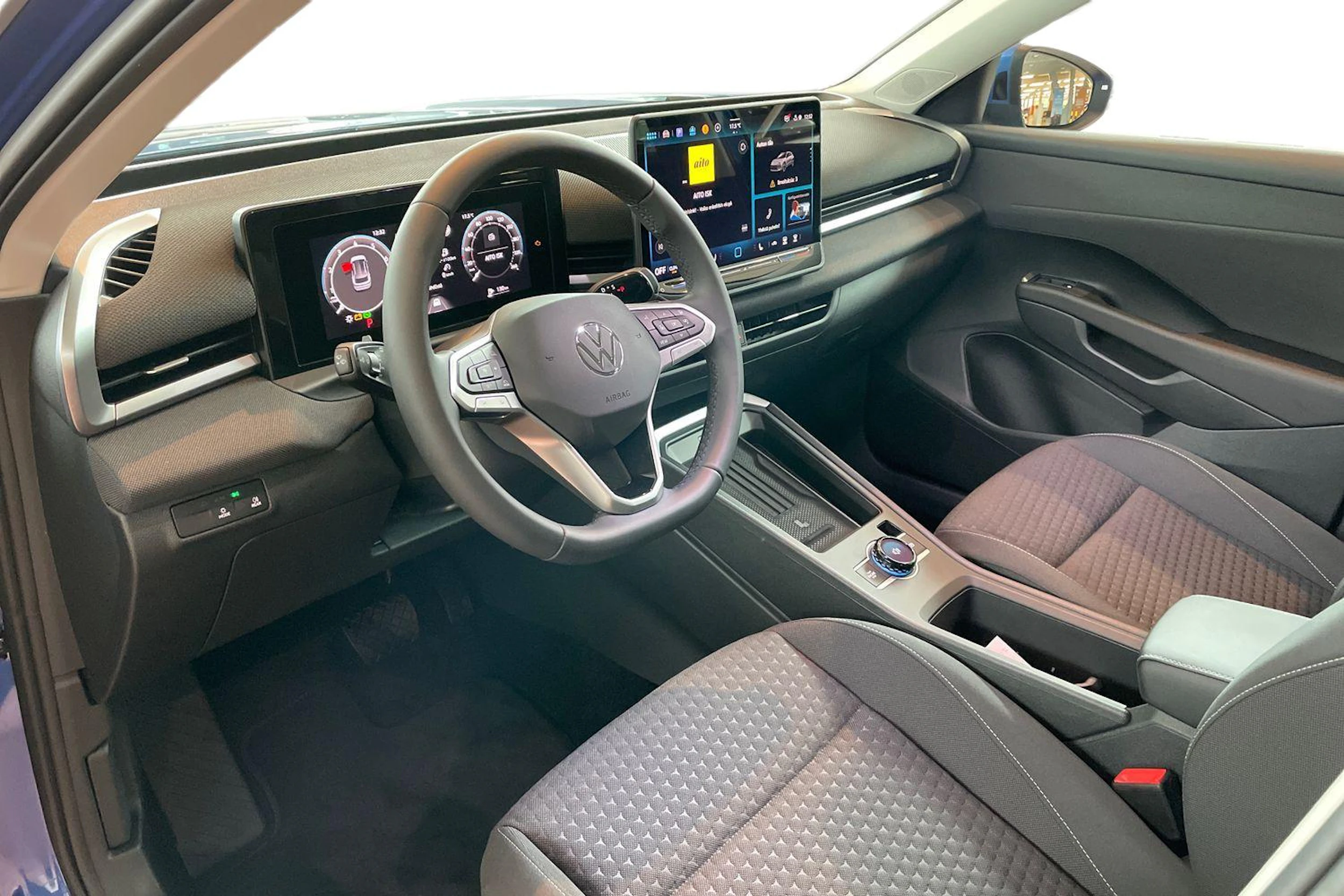 sininen Volkswagen T-Roc 2026 kuva 6.
