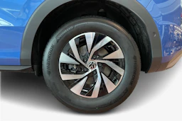 sininen Volkswagen T-Roc 2026 kuva 9.