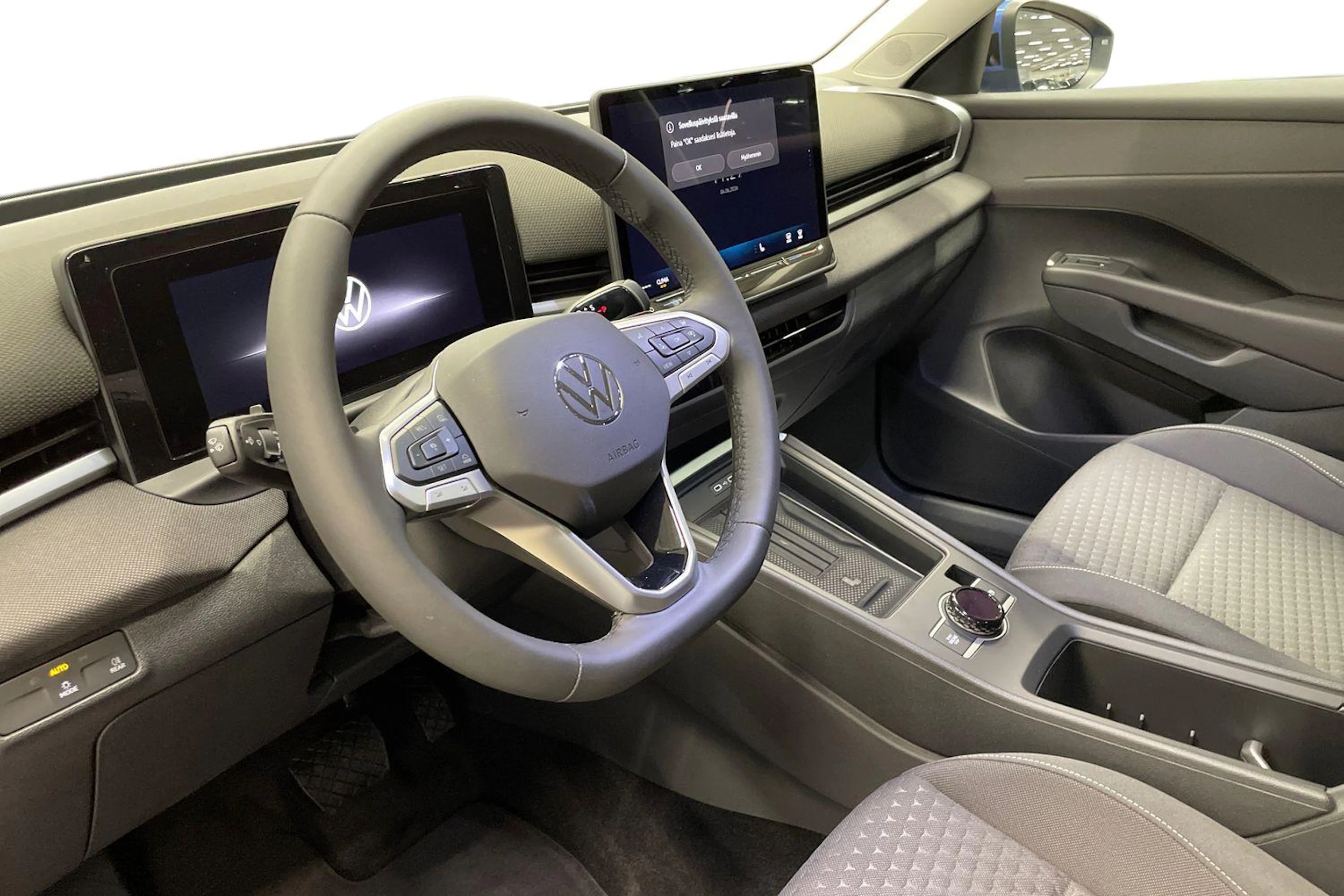sininen Volkswagen T-Roc 2026 kuva 6.